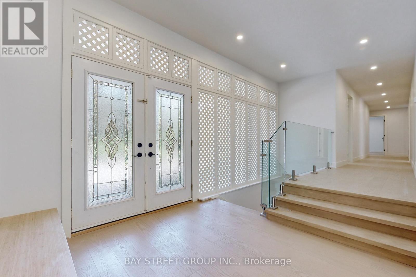 Photo 5 of 40 Fifeshire Road, Toronto ON
