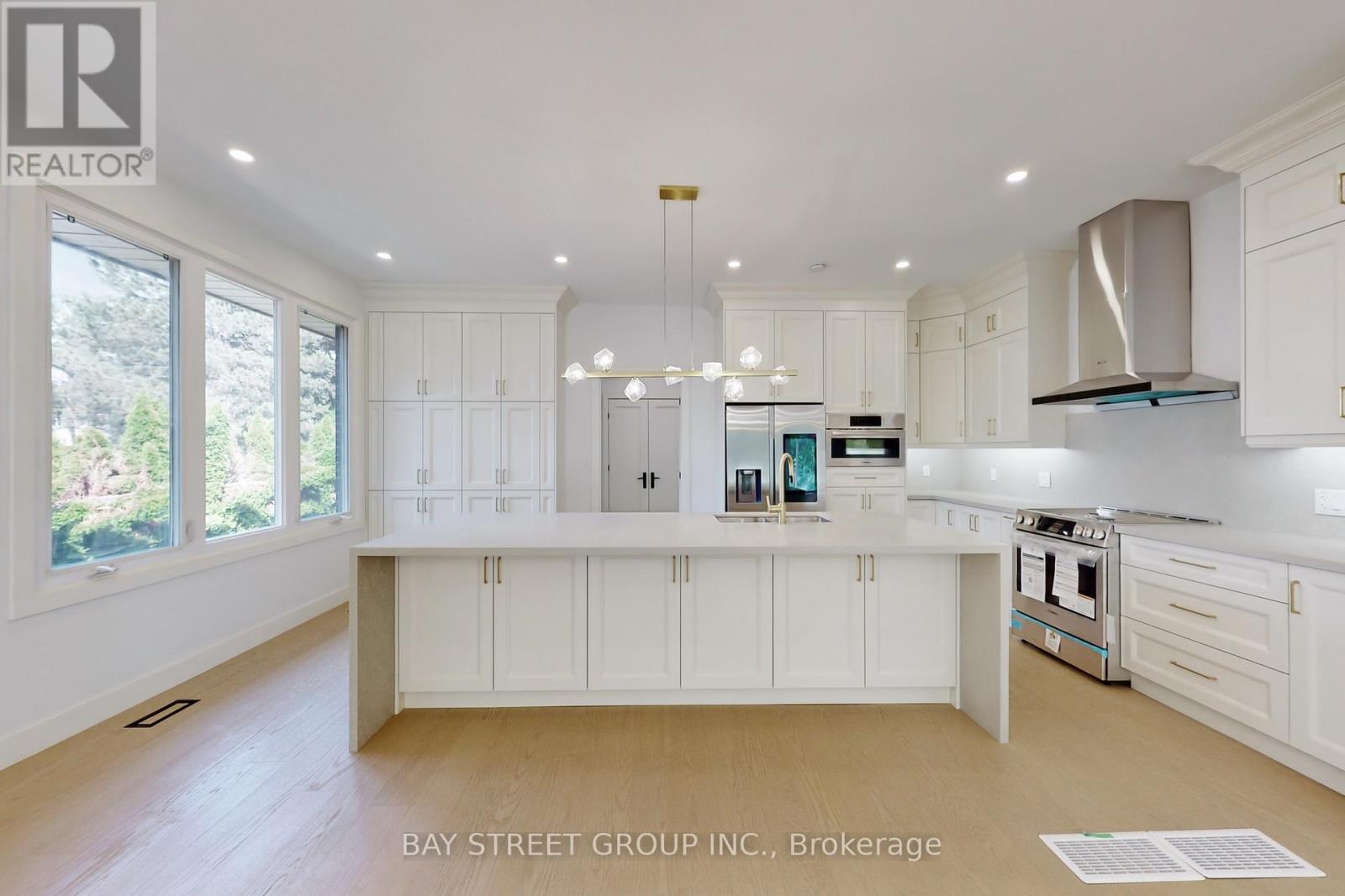 Photo 8 of 40 Fifeshire Road, Toronto ON