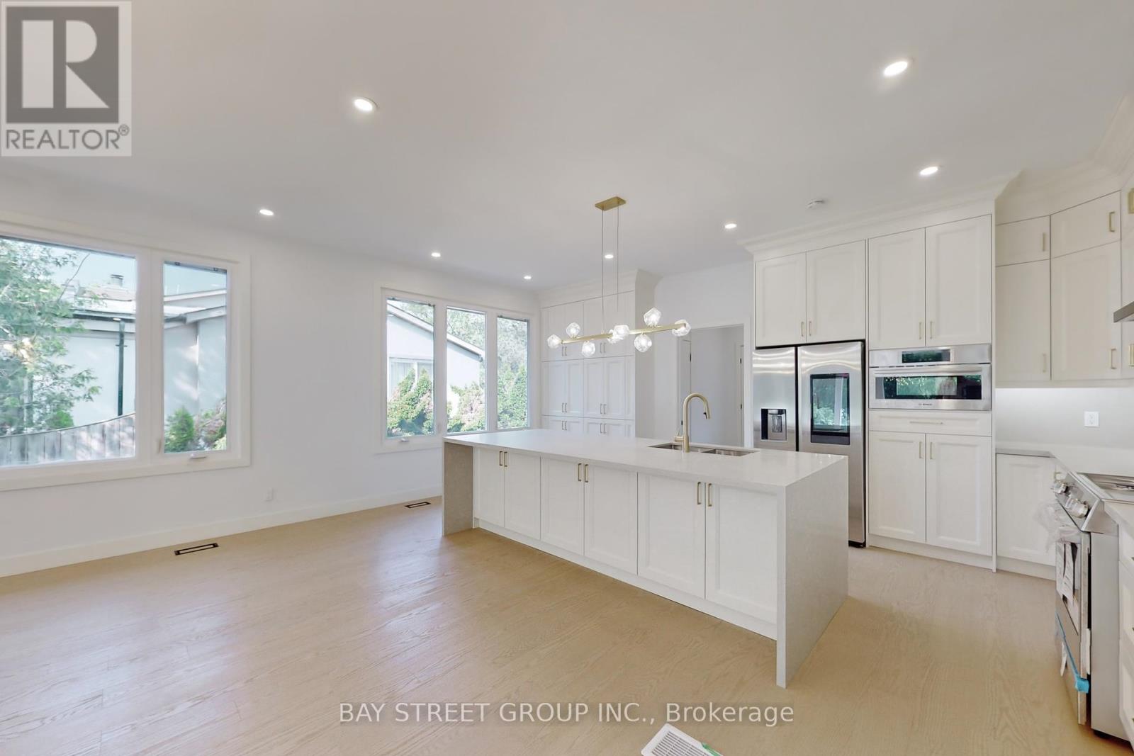 Photo 9 of 40 Fifeshire Road, Toronto ON