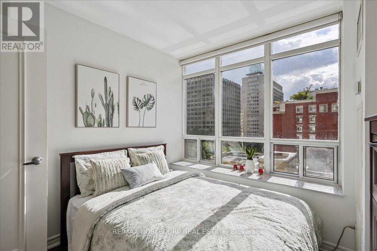 Photo 11 of 1001 60 St Clair Avenue W, Toronto ON