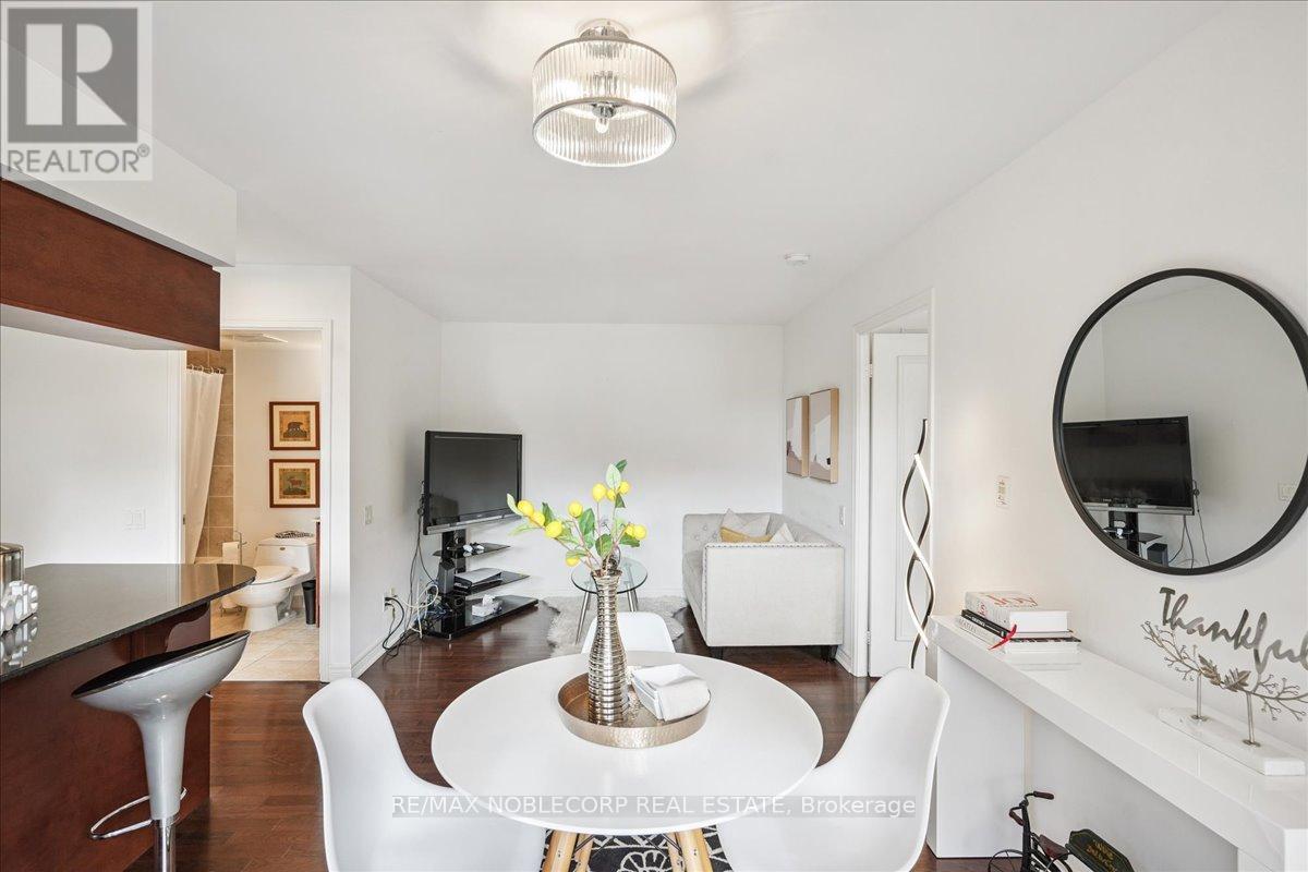 Photo 20 of 1001 60 St Clair Avenue W, Toronto ON
