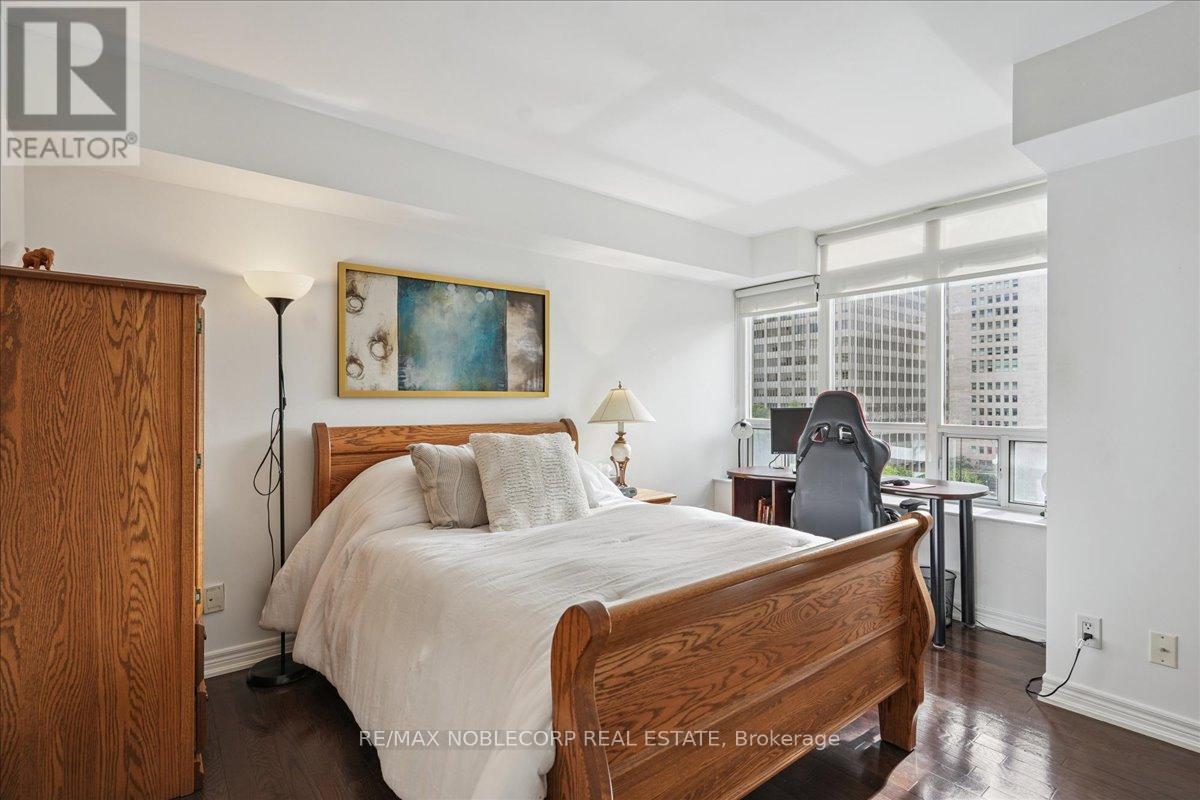 Photo 26 of 1001 60 St Clair Avenue W, Toronto ON