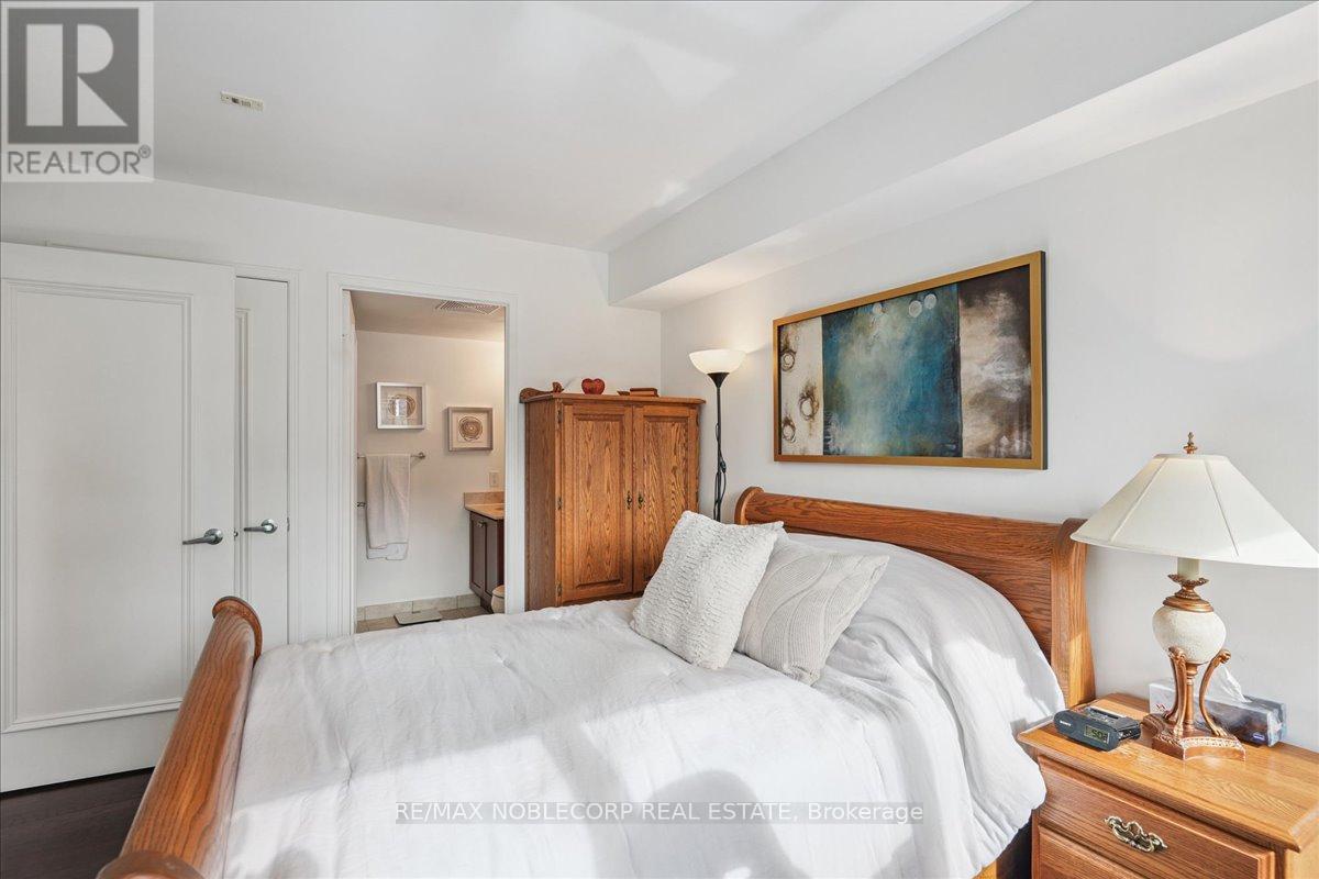 Photo 29 of 1001 60 St Clair Avenue W, Toronto ON