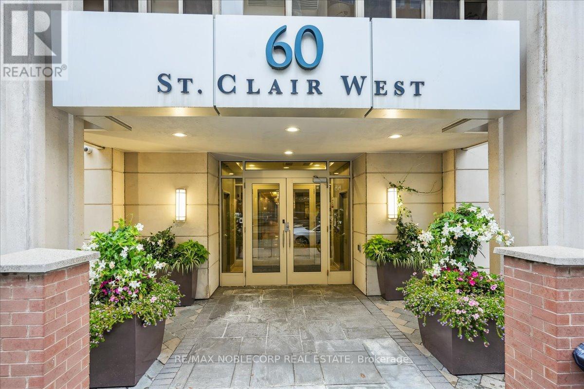 Photo 3 of 1001 60 St Clair Avenue W, Toronto ON