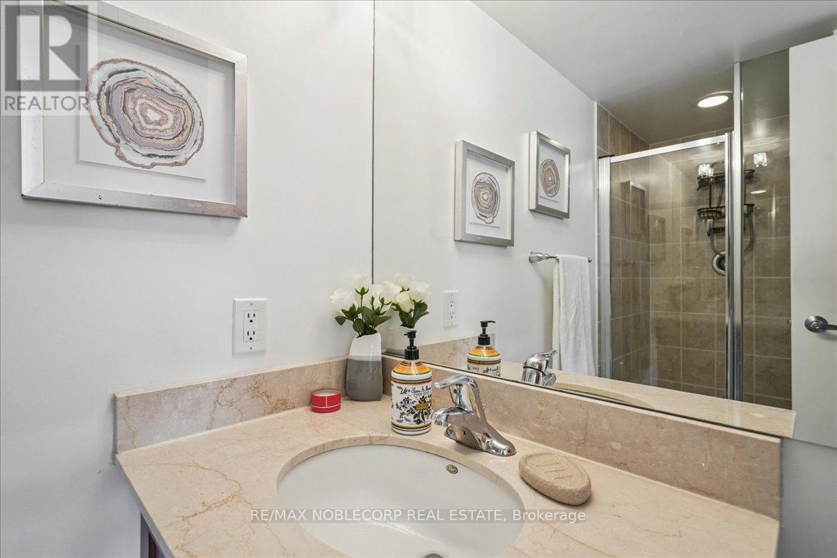 Photo 31 of 1001 60 St Clair Avenue W, Toronto ON