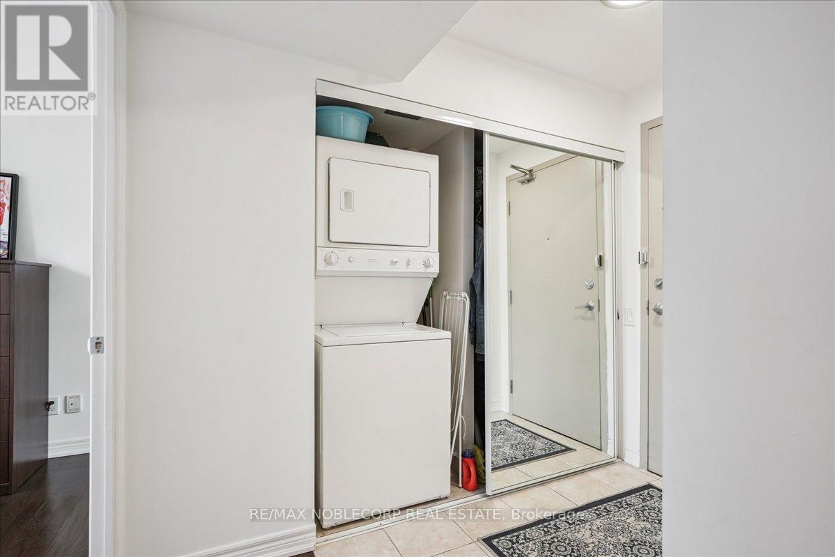 Photo 32 of 1001 60 St Clair Avenue W, Toronto ON