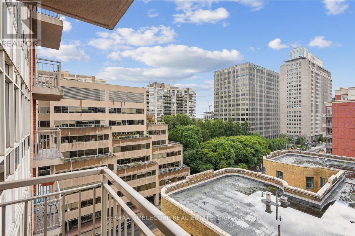 Photo 34 of 1001 60 St Clair Avenue W, Toronto ON