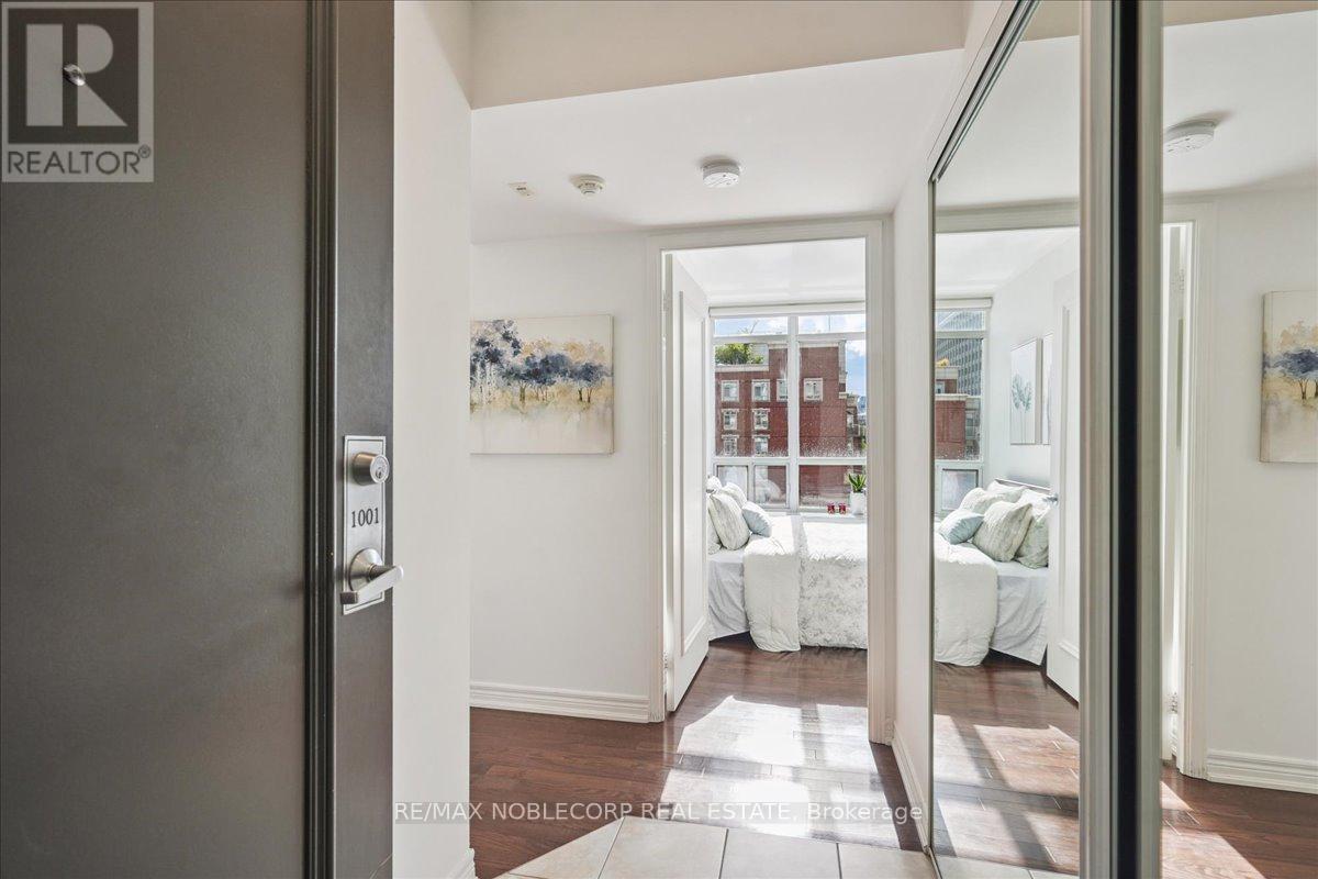 Photo 7 of 1001 60 St Clair Avenue W, Toronto ON