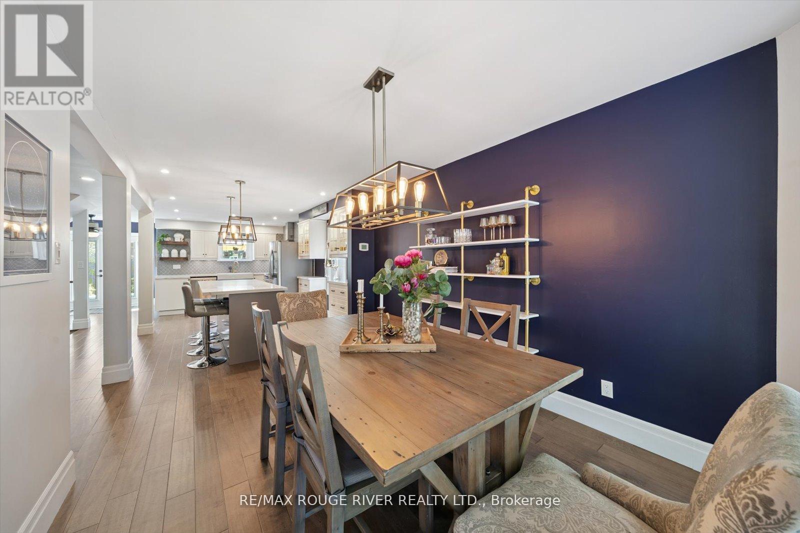 Photo 11 of 17 Houghton Court, Whitby ON
