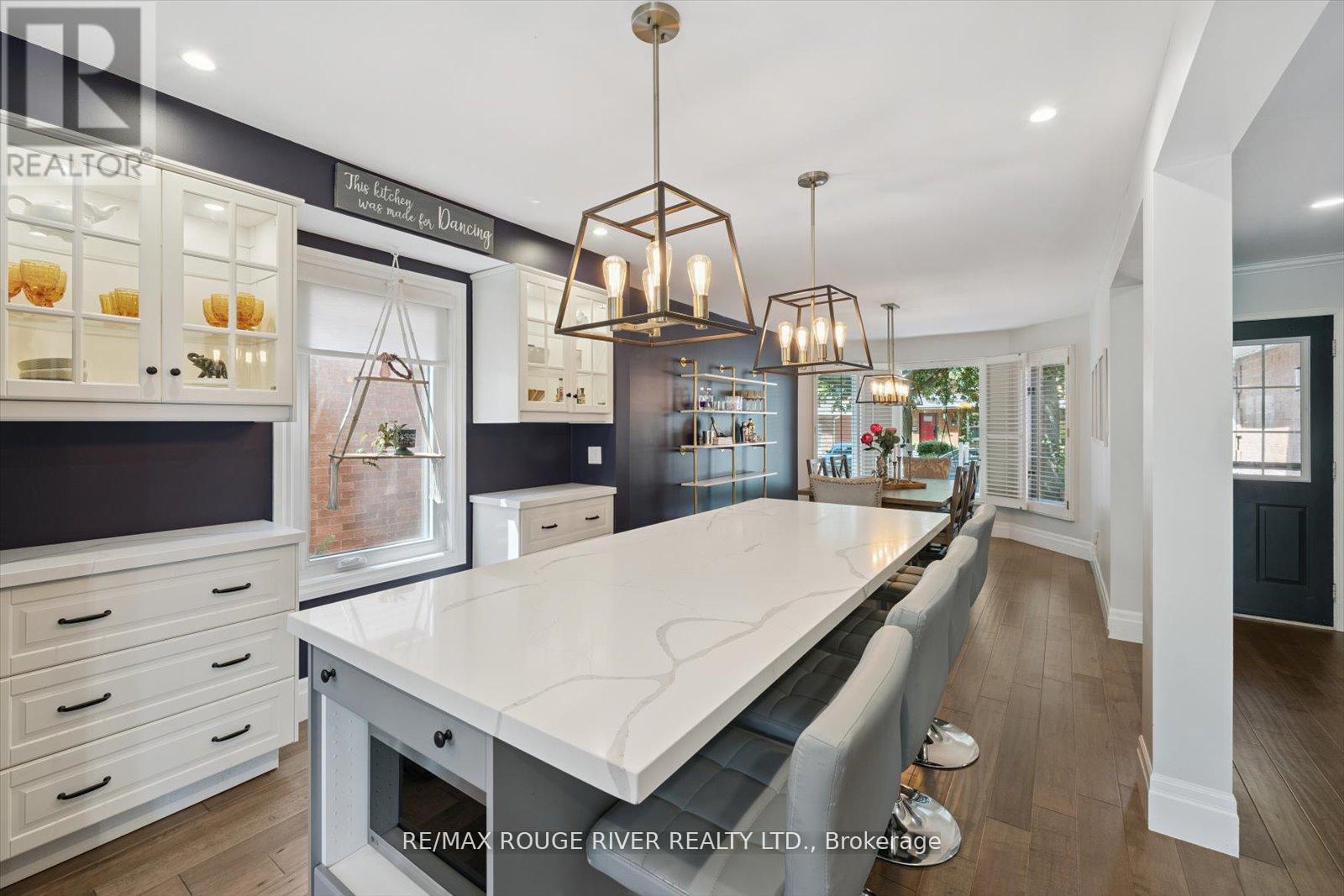 Photo 13 of 17 Houghton Court, Whitby ON