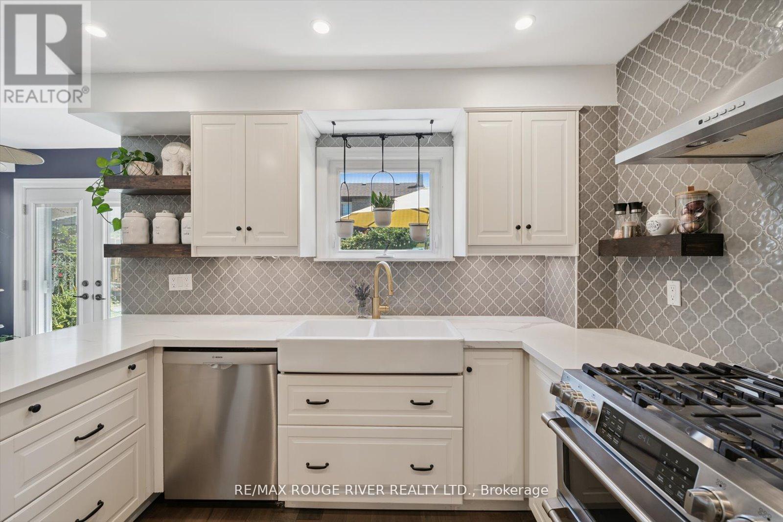 Photo 14 of 17 Houghton Court, Whitby ON