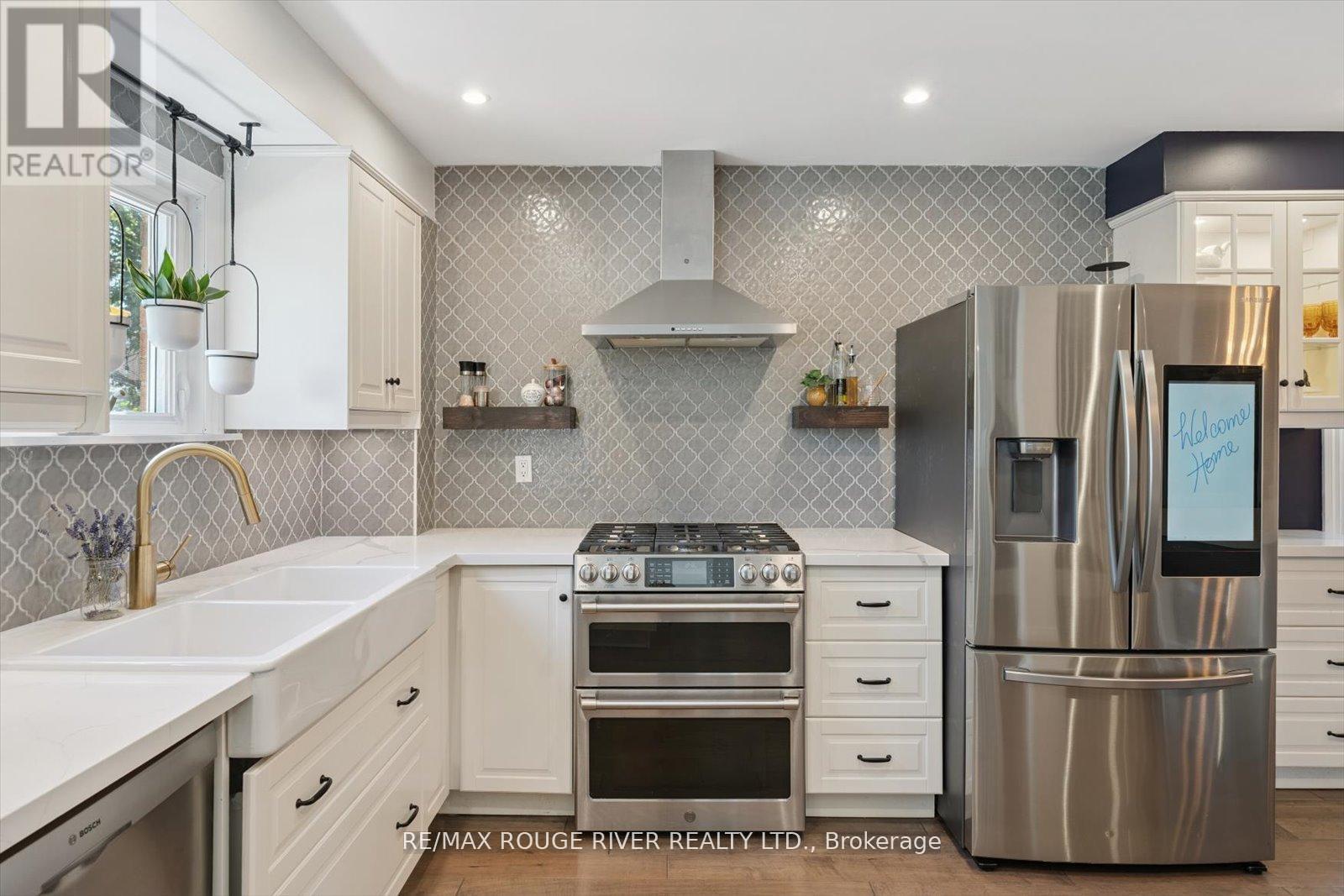 Photo 16 of 17 Houghton Court, Whitby ON