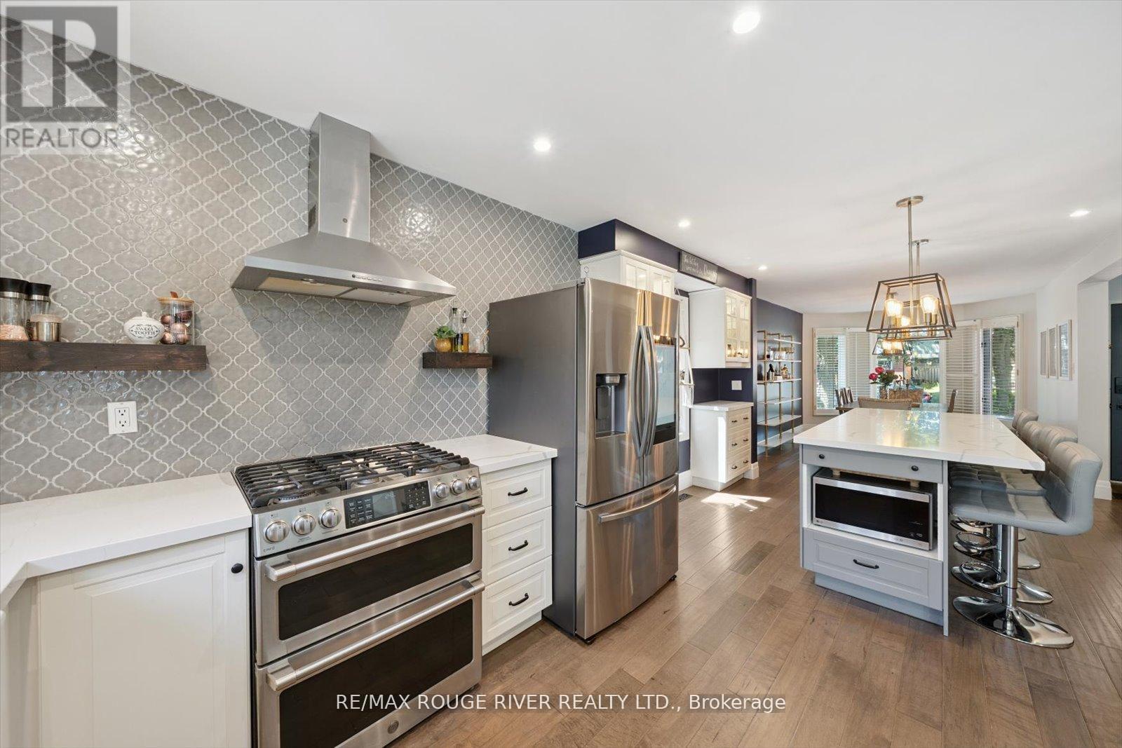 Photo 18 of 17 Houghton Court, Whitby ON