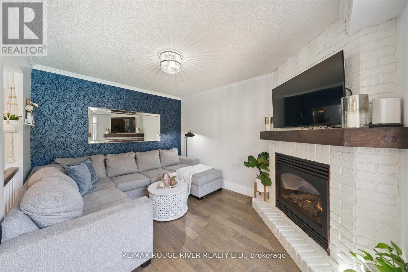 Photo 21 of 17 Houghton Court, Whitby ON