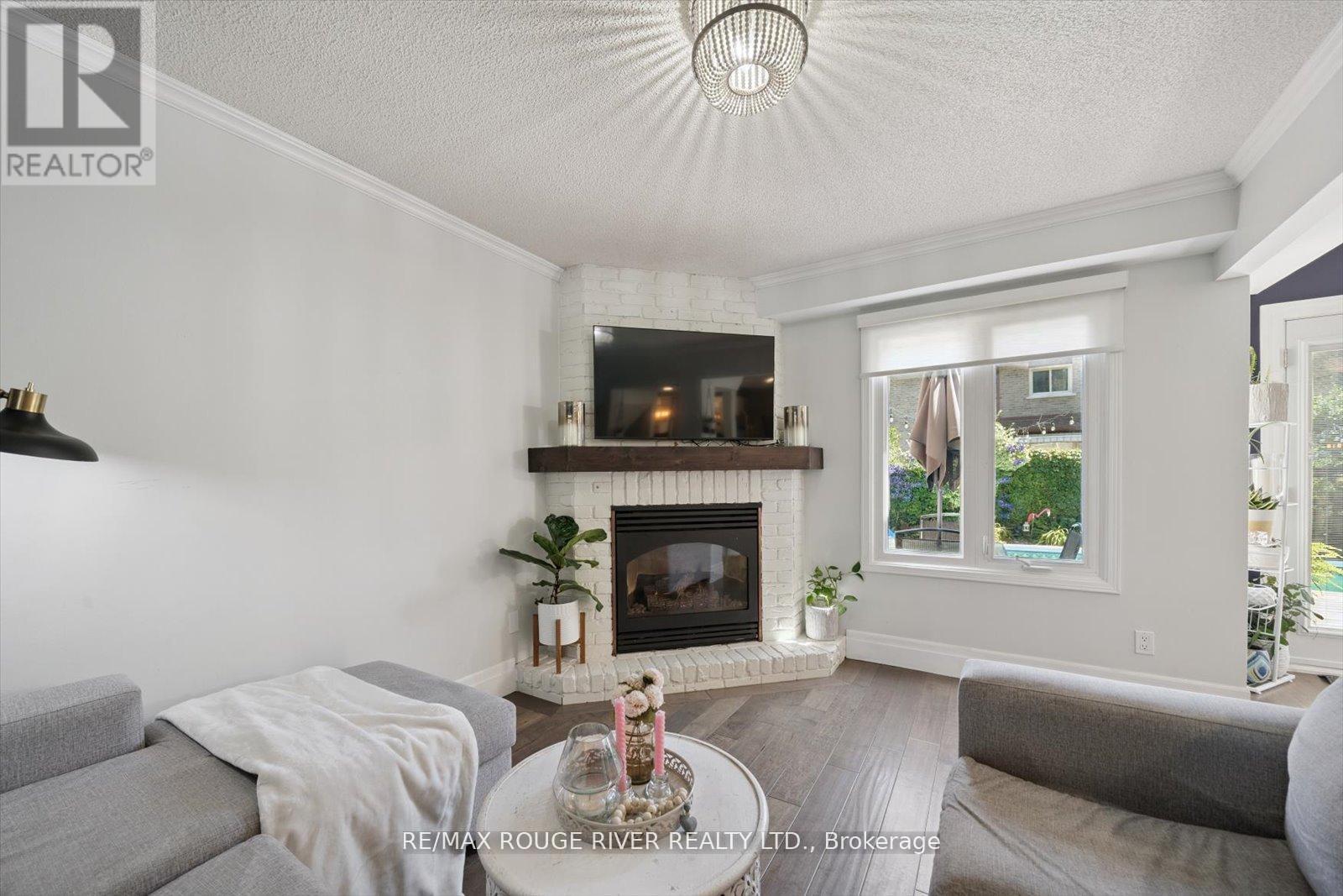 Photo 23 of 17 Houghton Court, Whitby ON