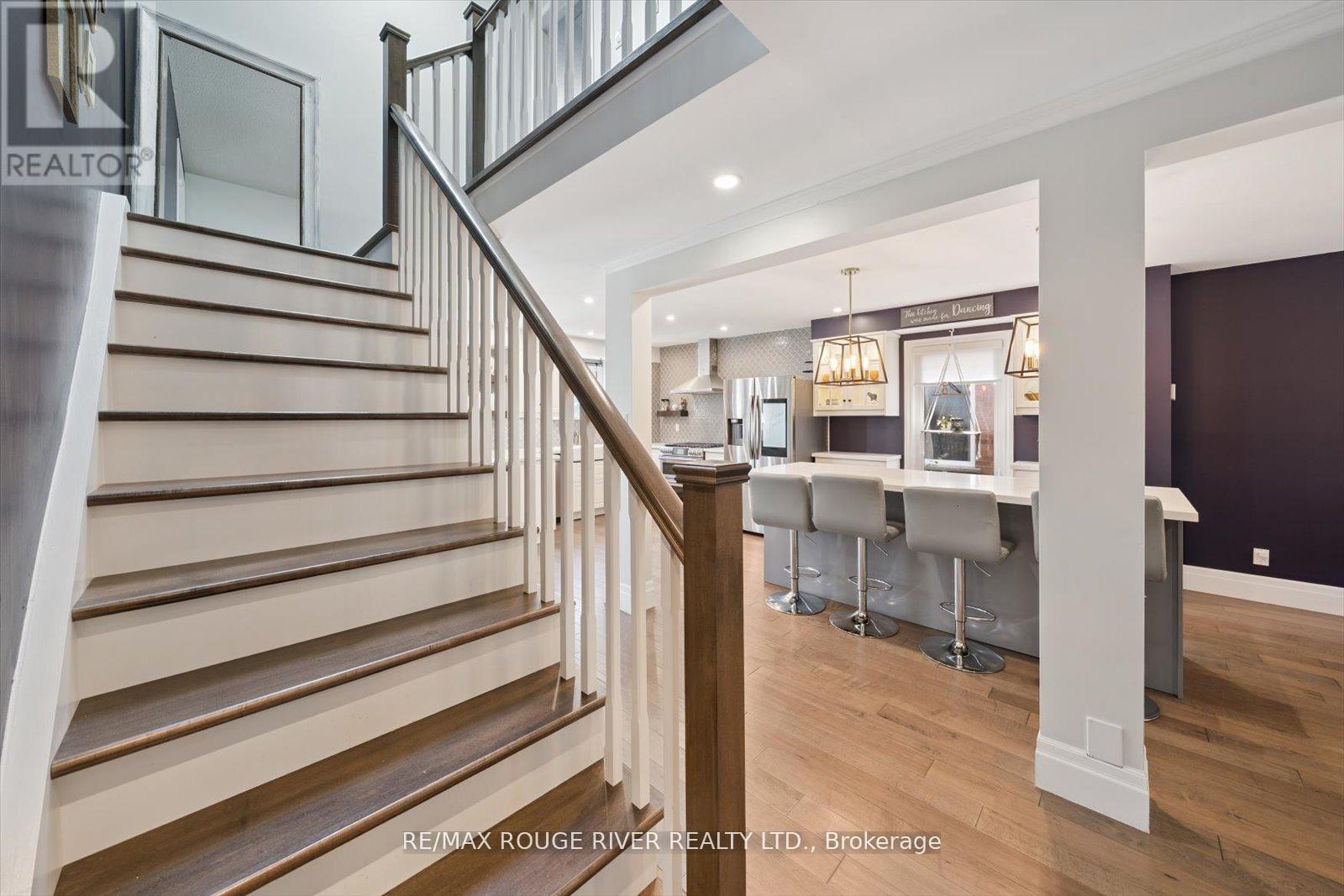 Photo 27 of 17 Houghton Court, Whitby ON