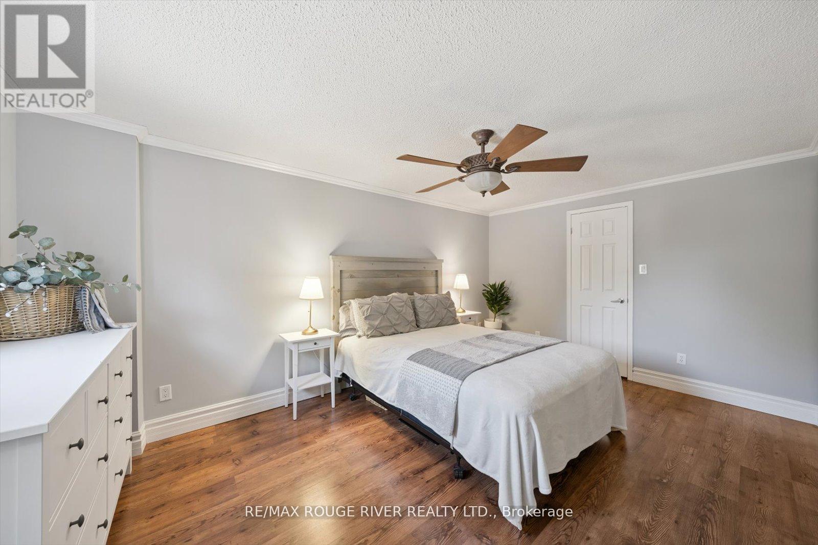 Photo 29 of 17 Houghton Court, Whitby ON