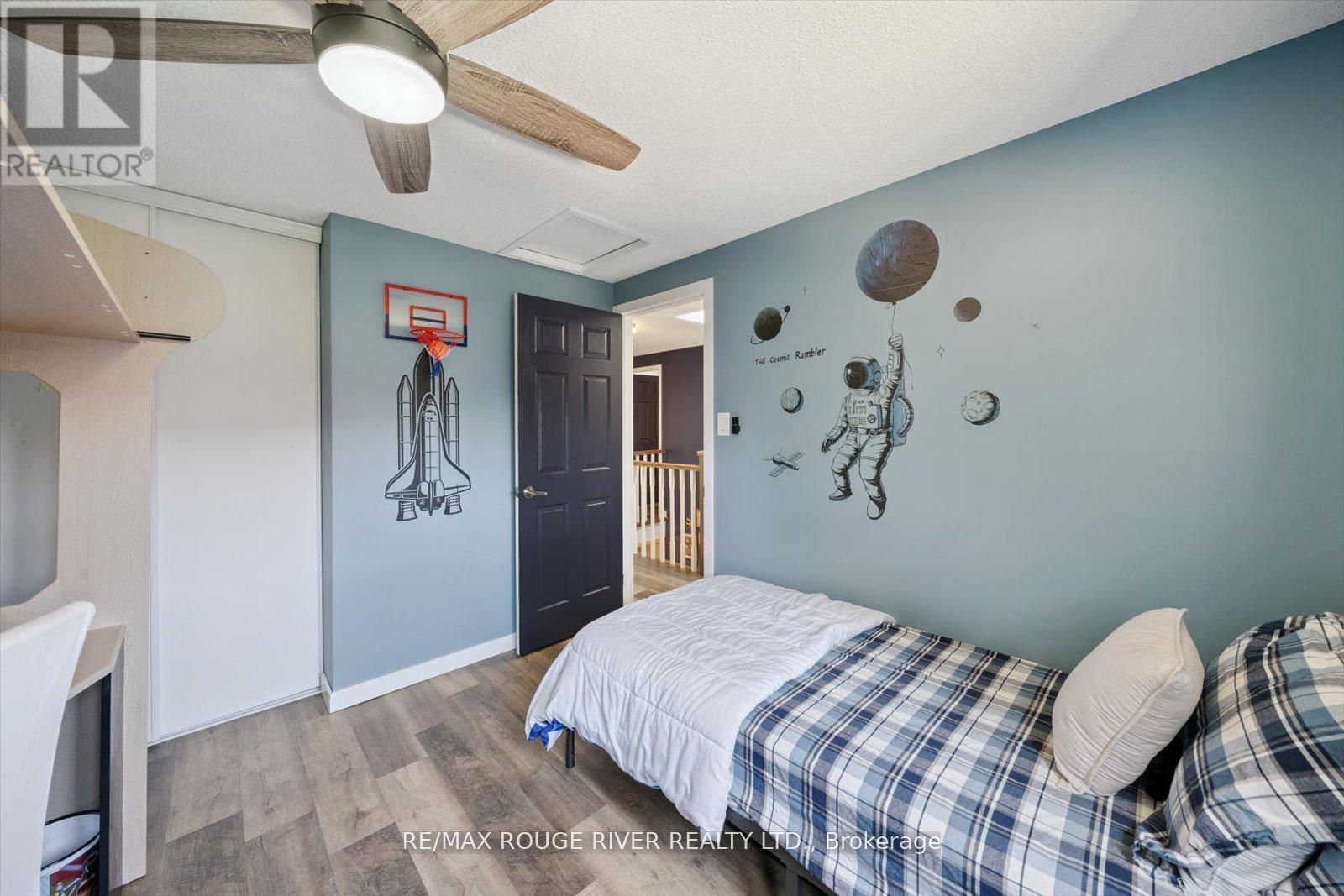 Photo 33 of 17 Houghton Court, Whitby ON