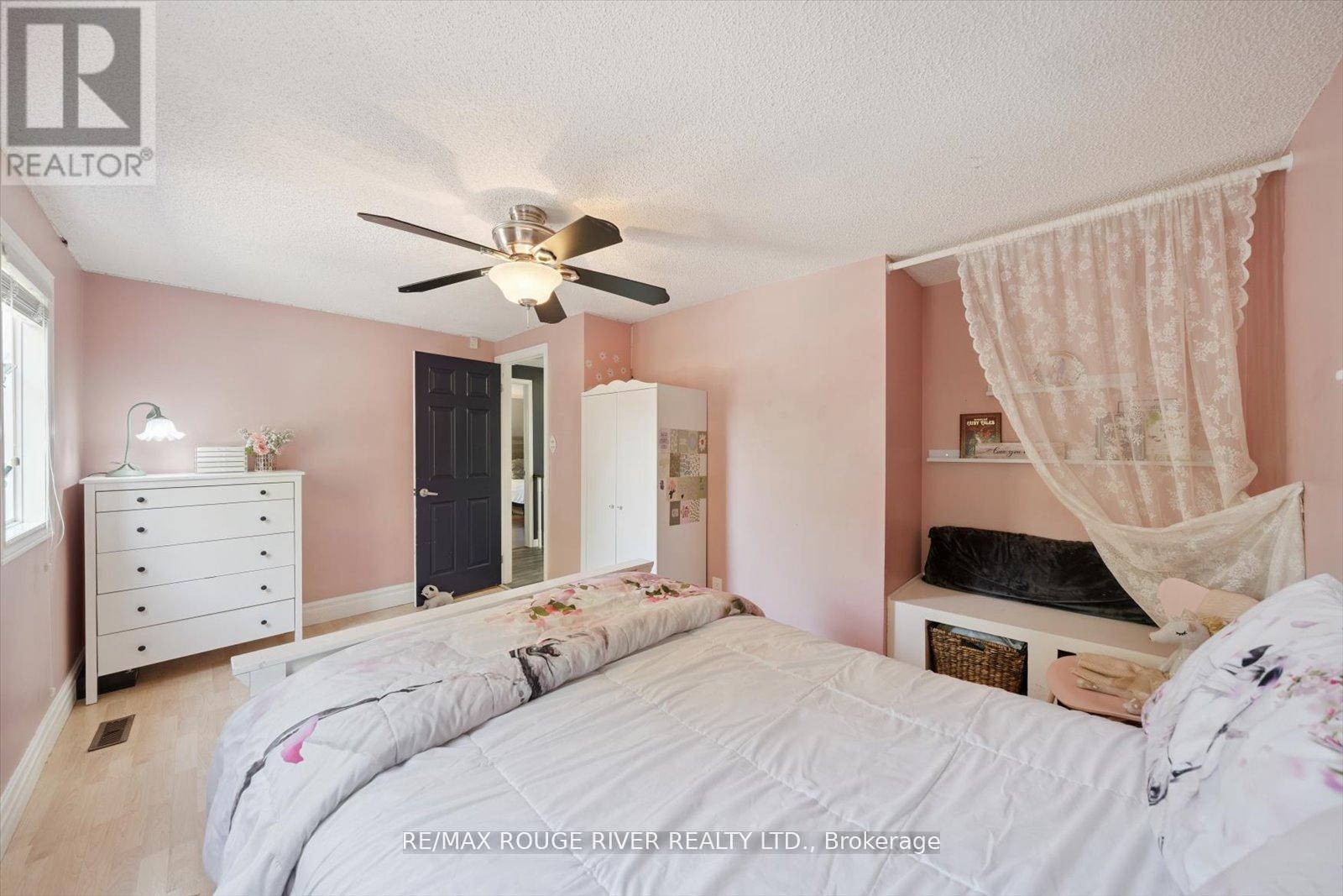 Photo 35 of 17 Houghton Court, Whitby ON