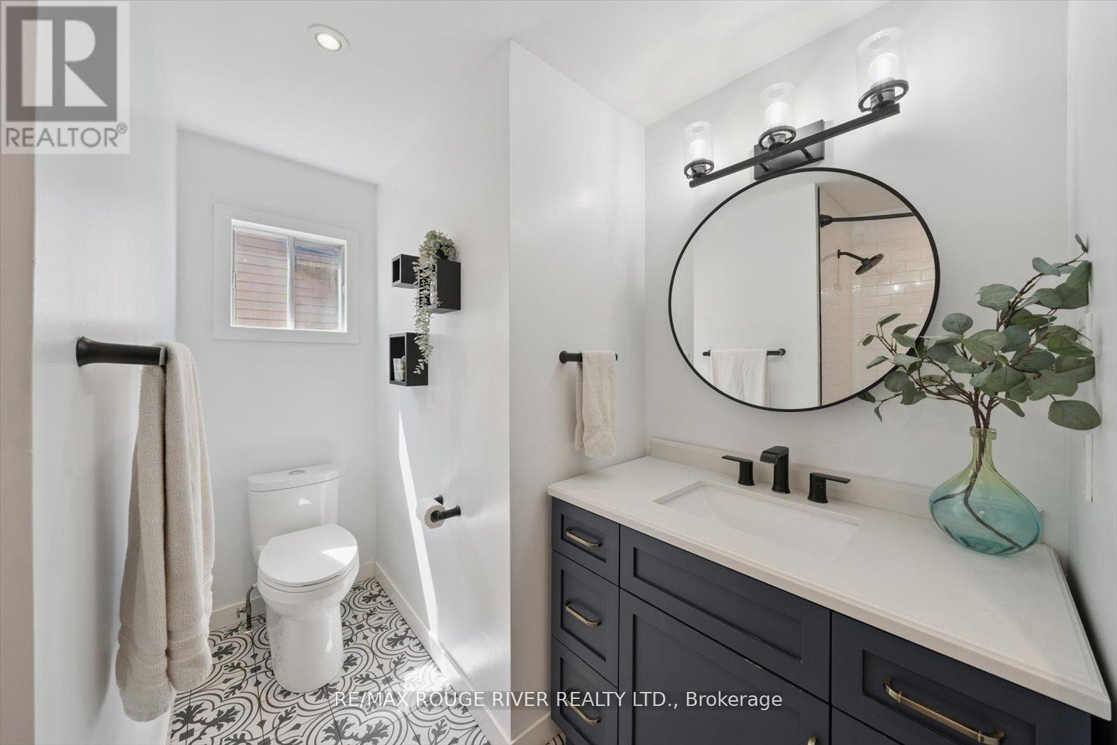 Photo 36 of 17 Houghton Court, Whitby ON