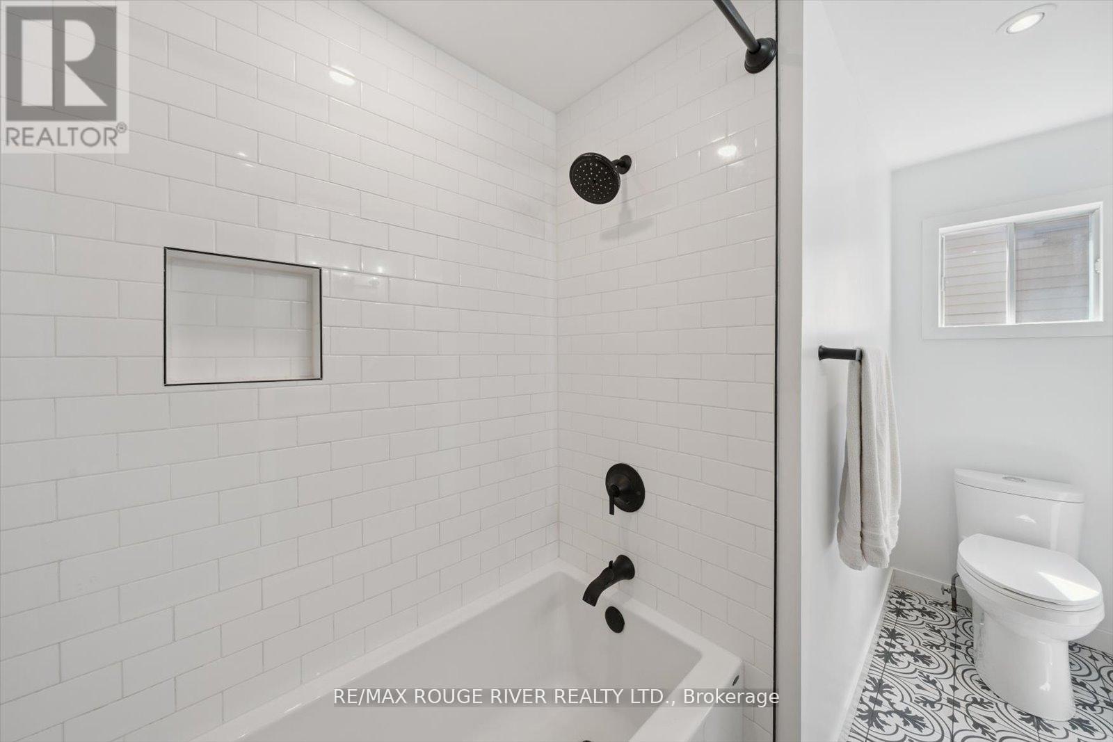 Photo 37 of 17 Houghton Court, Whitby ON