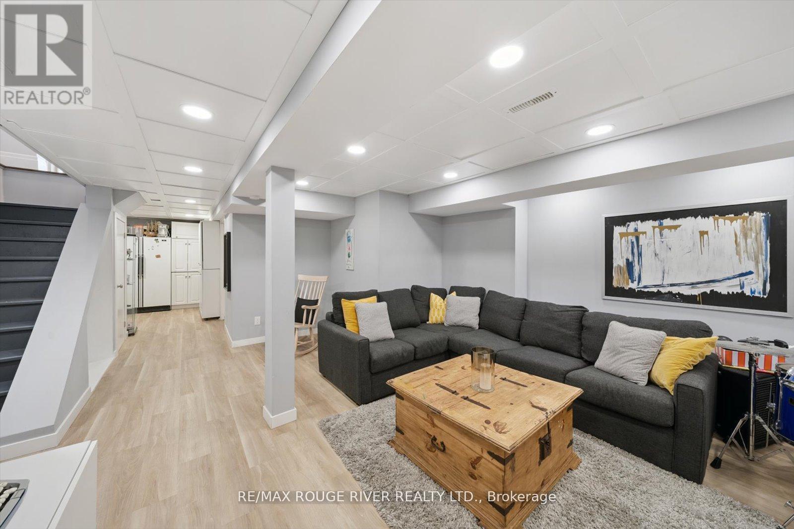 Photo 39 of 17 Houghton Court, Whitby ON