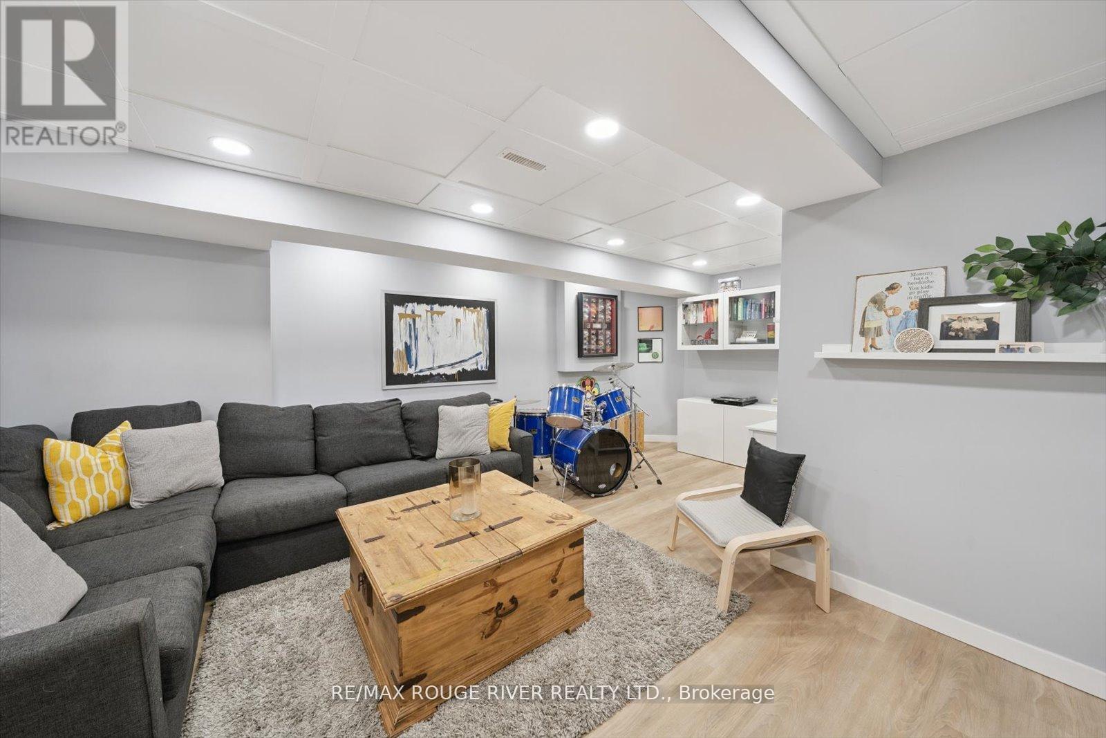Photo 40 of 17 Houghton Court, Whitby ON