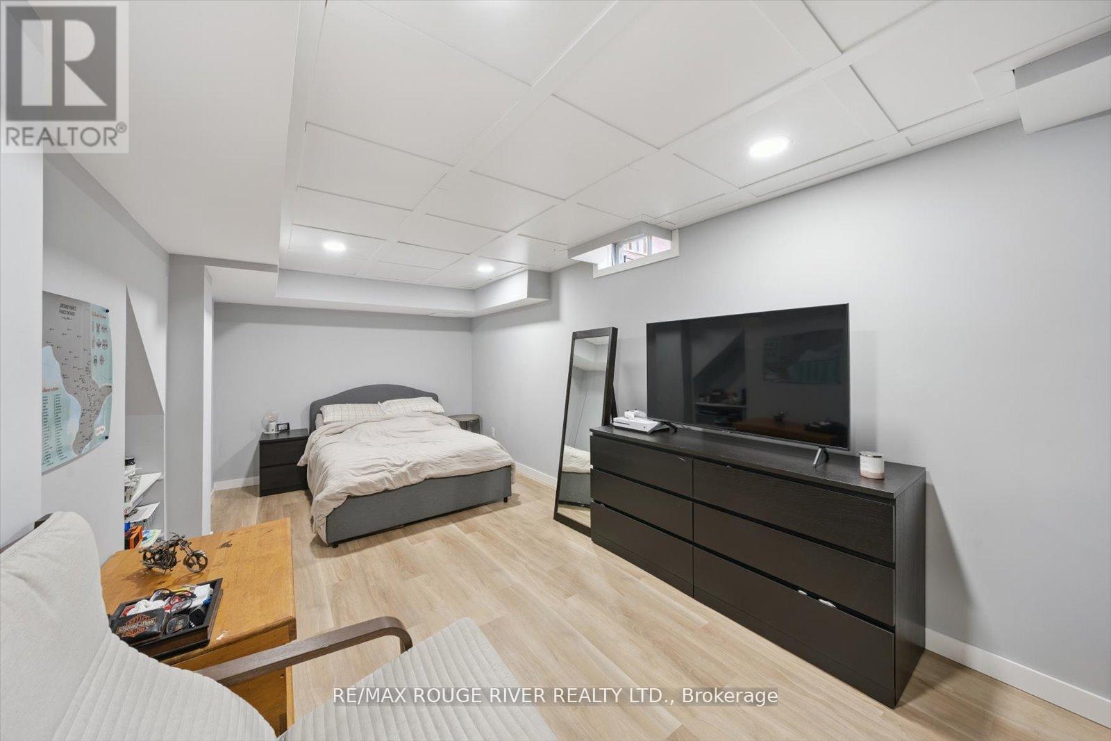 Photo 41 of 17 Houghton Court, Whitby ON