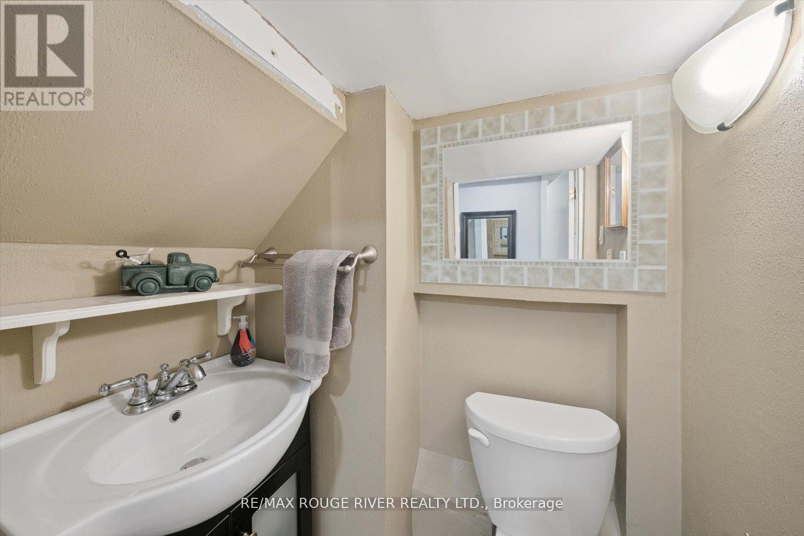 Photo 42 of 17 Houghton Court, Whitby ON