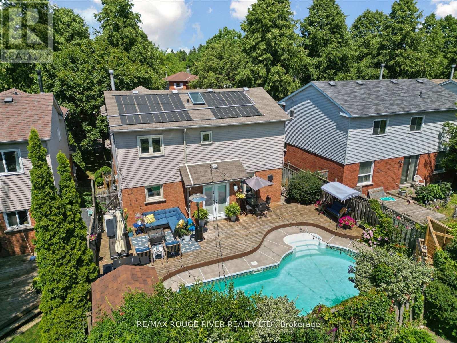 Photo 49 of 17 Houghton Court, Whitby ON