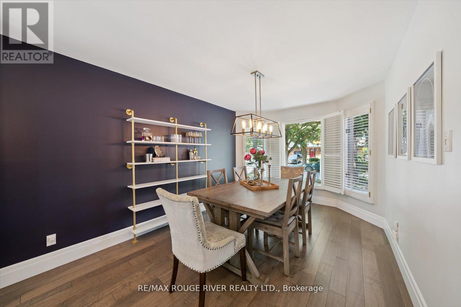Photo 8 of 17 Houghton Court, Whitby ON