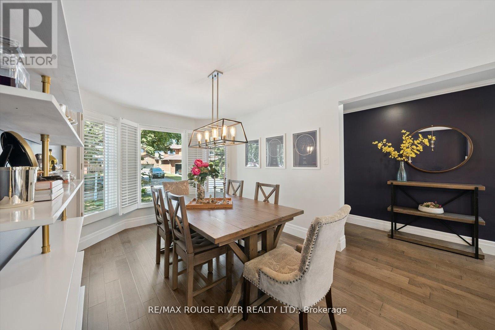 Photo 9 of 17 Houghton Court, Whitby ON