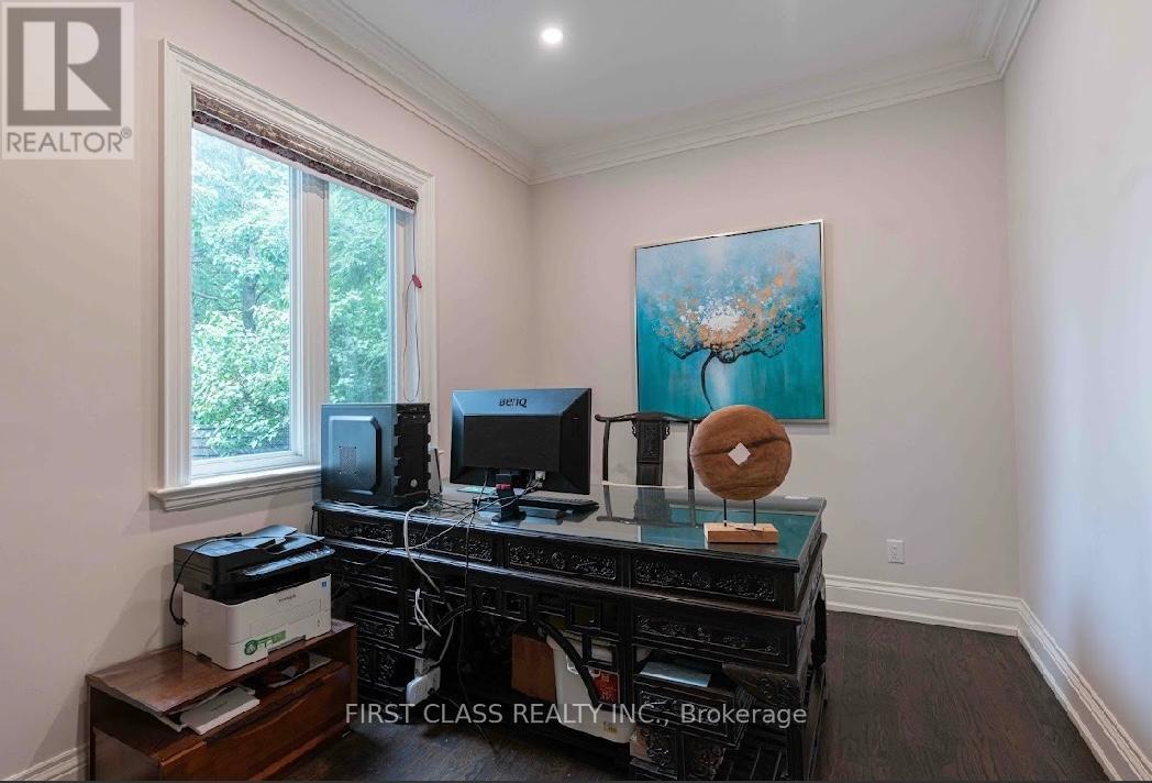 Photo 16 of 25 Dresden Road, Toronto ON