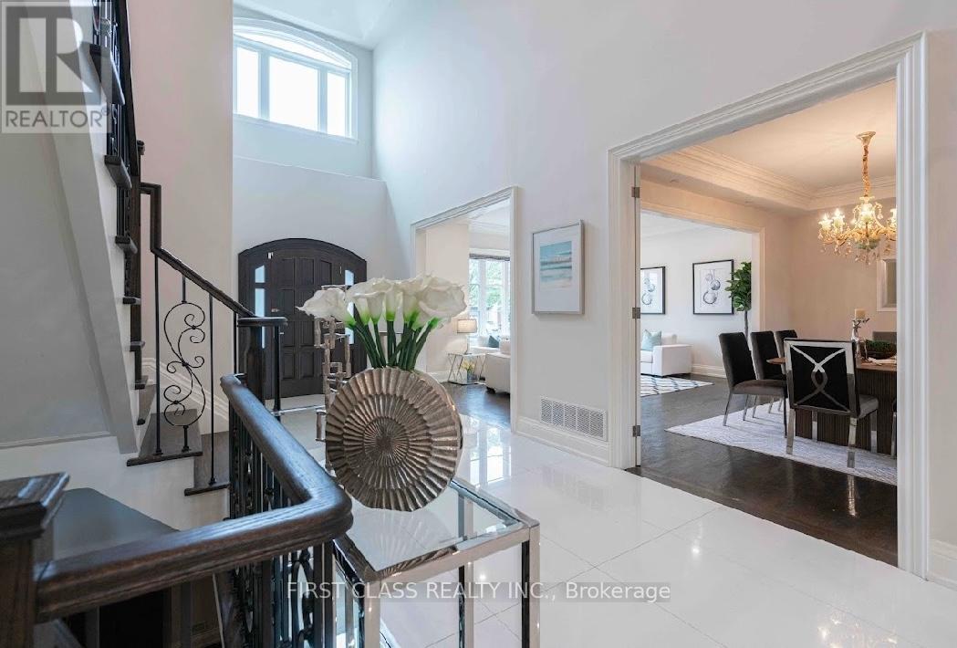 Photo 4 of 25 Dresden Road, Toronto ON