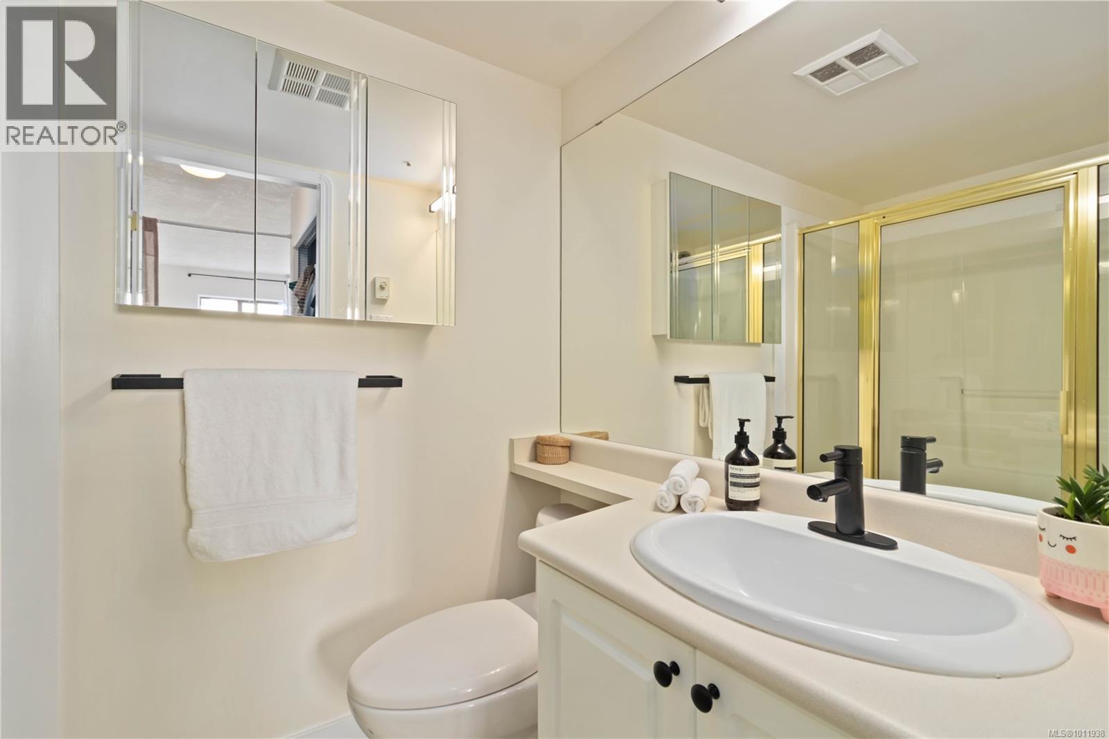 Photo 22 of 404 545 Manchester Rd, Victoria BC