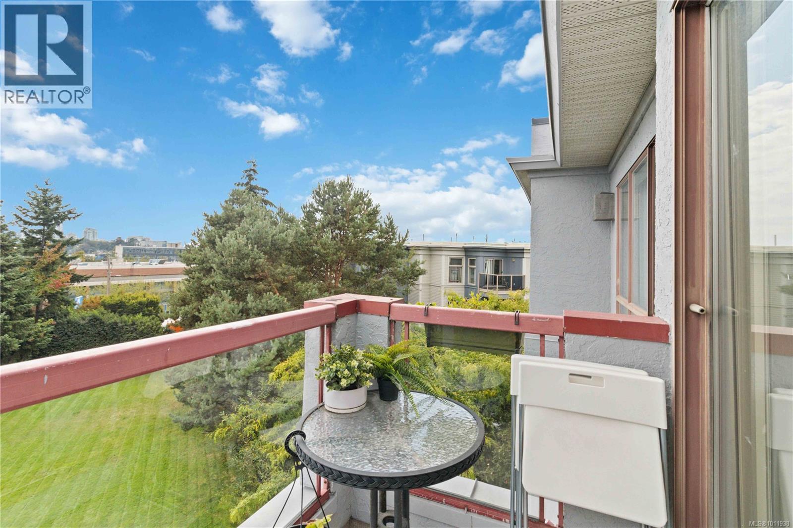 Photo 34 of 404 545 Manchester Rd, Victoria BC