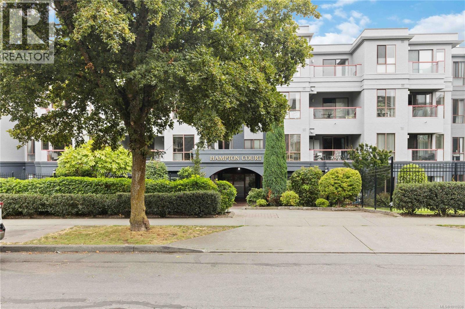 Photo 40 of 404 545 Manchester Rd, Victoria BC