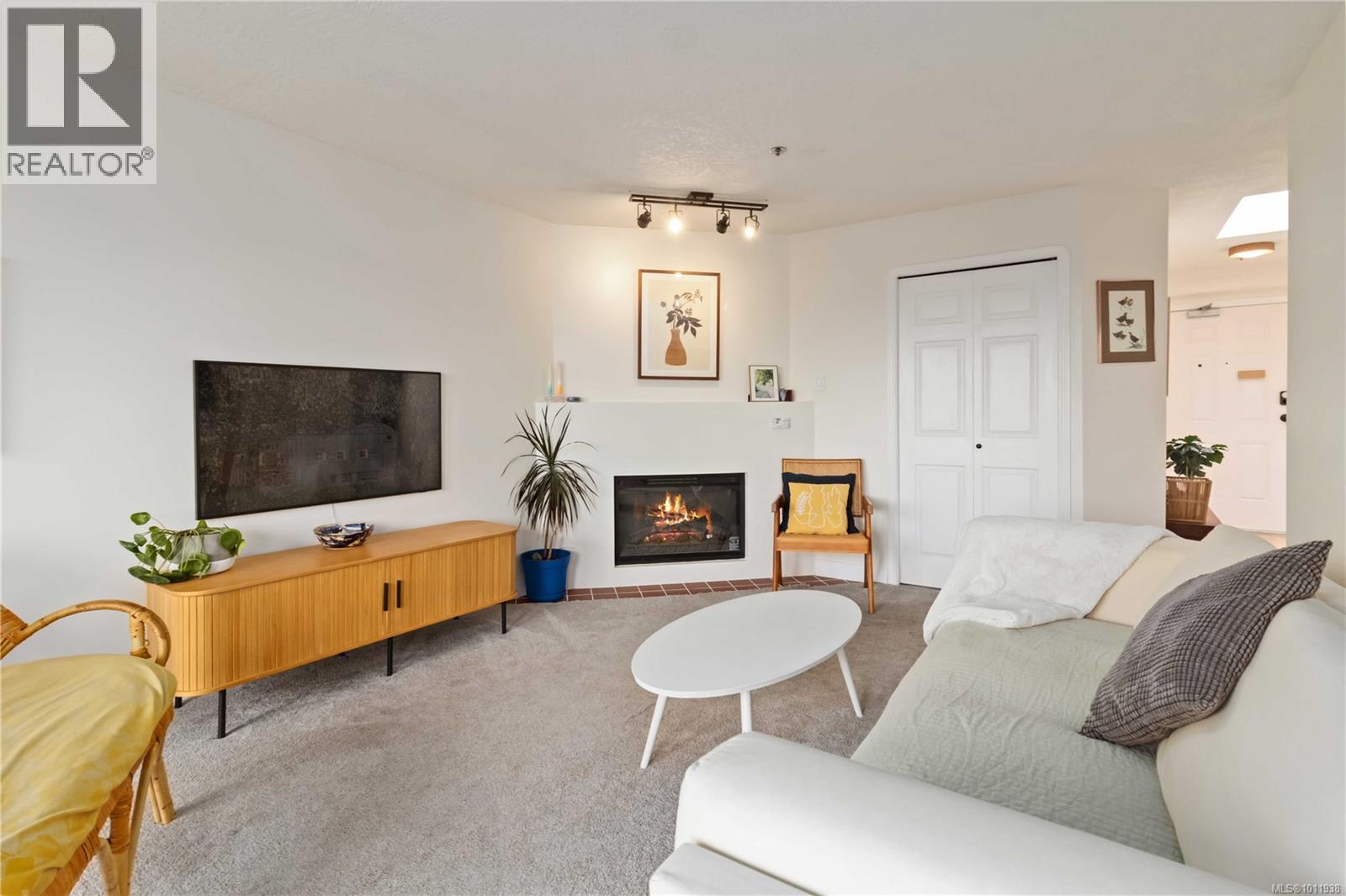 Photo 5 of 404 545 Manchester Rd, Victoria BC