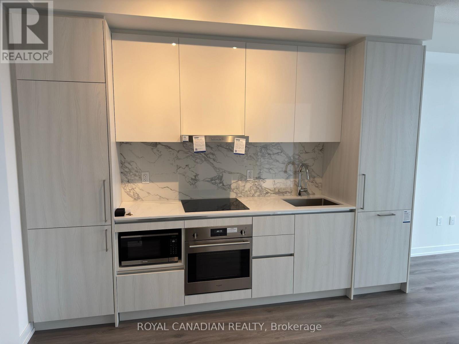 Photo 1 of 5201 225 Commerce Street, Vaughan ON