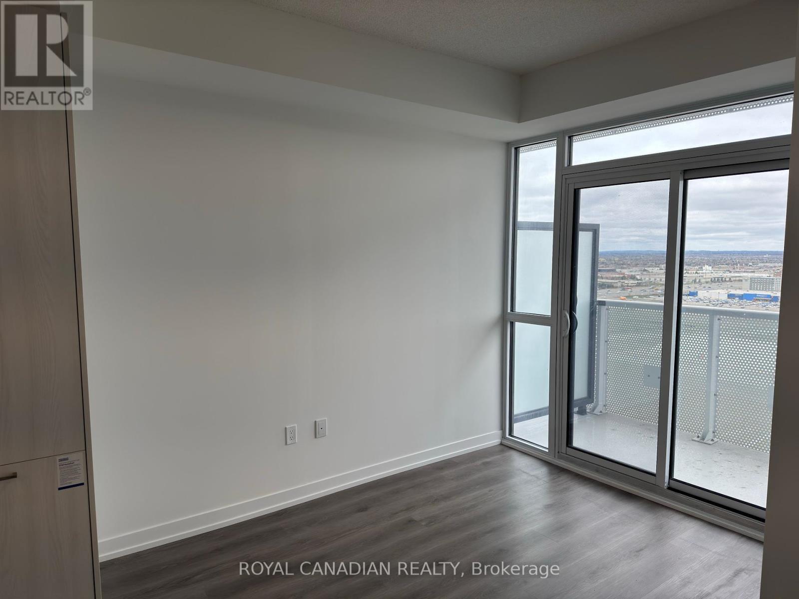 Photo 2 of 5201 225 Commerce Street, Vaughan ON