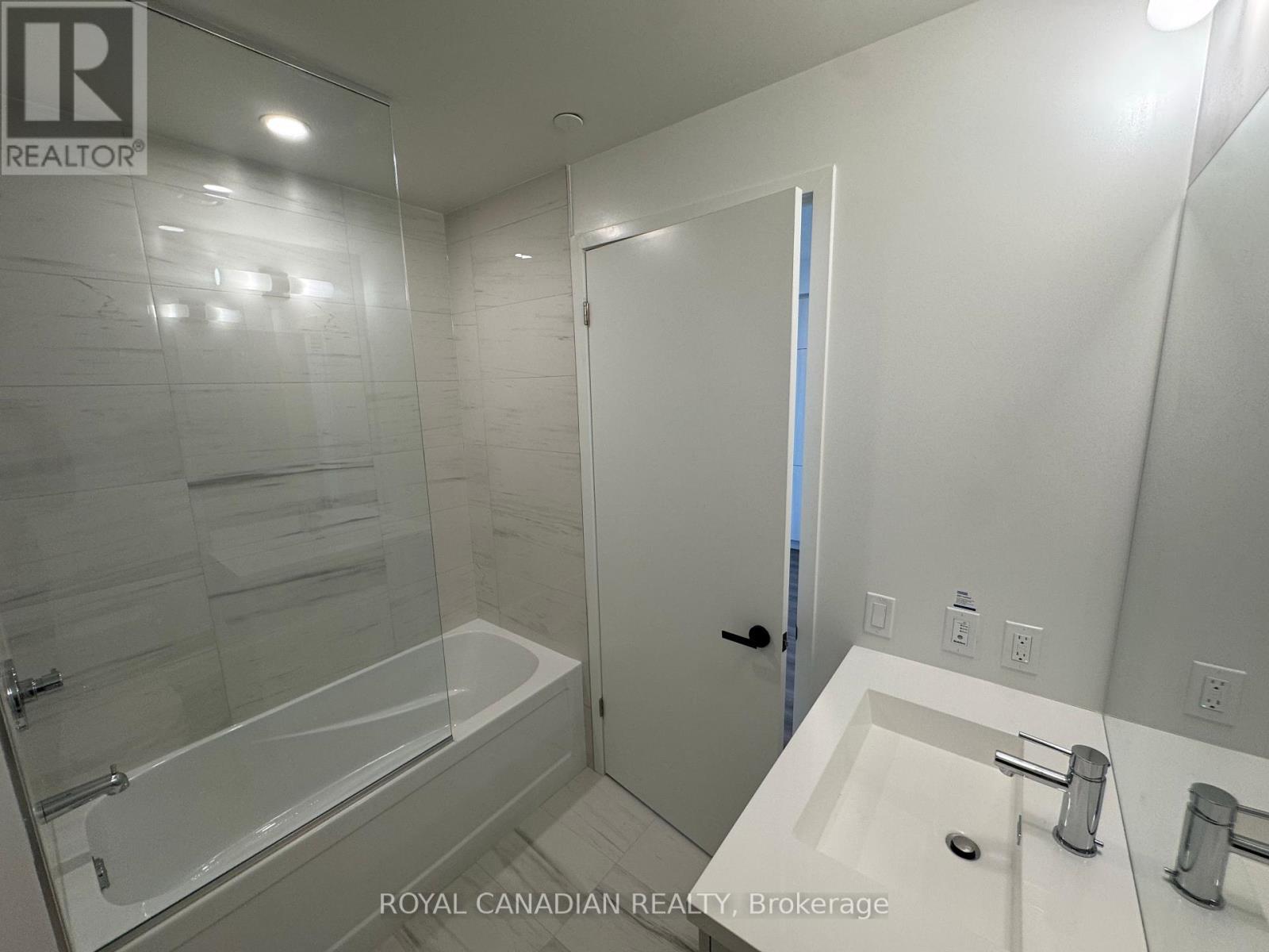 Photo 4 of 5201 225 Commerce Street, Vaughan ON