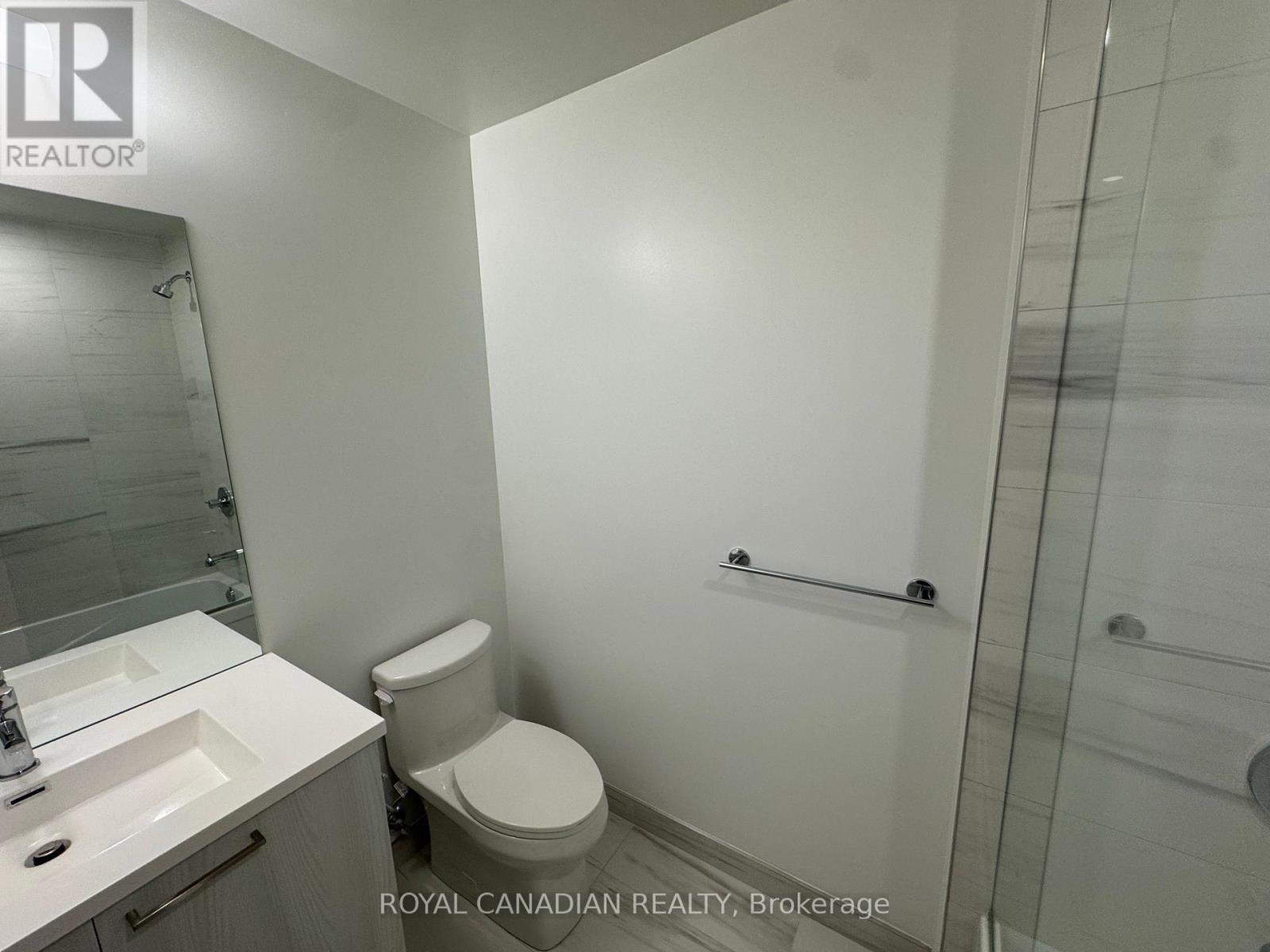 Photo 5 of 5201 225 Commerce Street, Vaughan ON