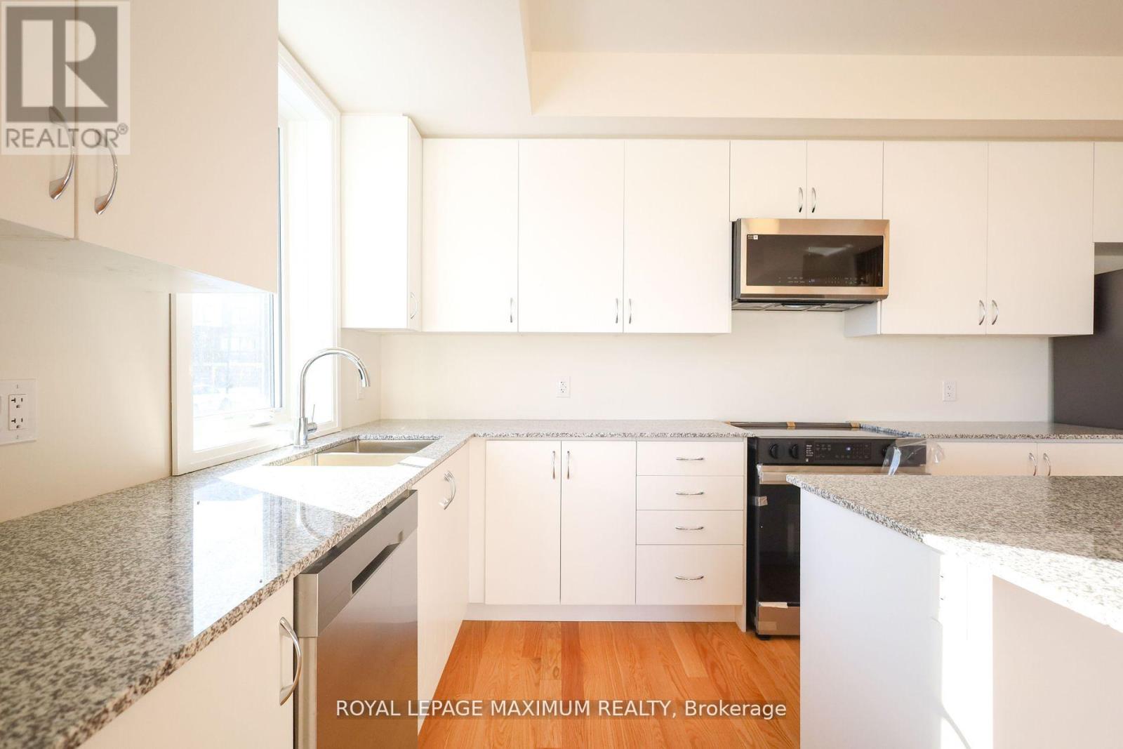 Photo 10 of 1 11 Baynes Way N, Bradford West Gwillimbury ON