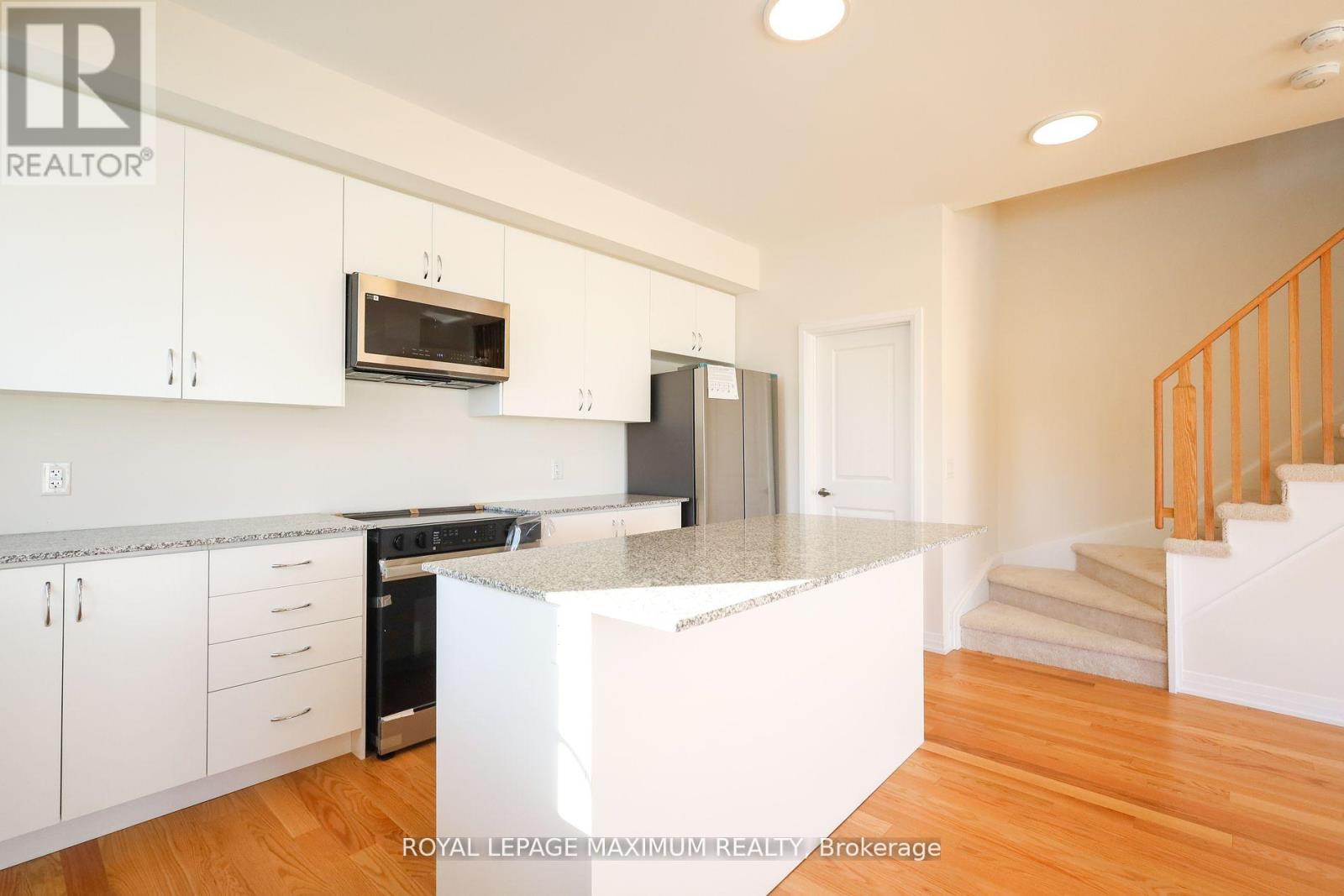 Photo 11 of 1 11 Baynes Way N, Bradford West Gwillimbury ON
