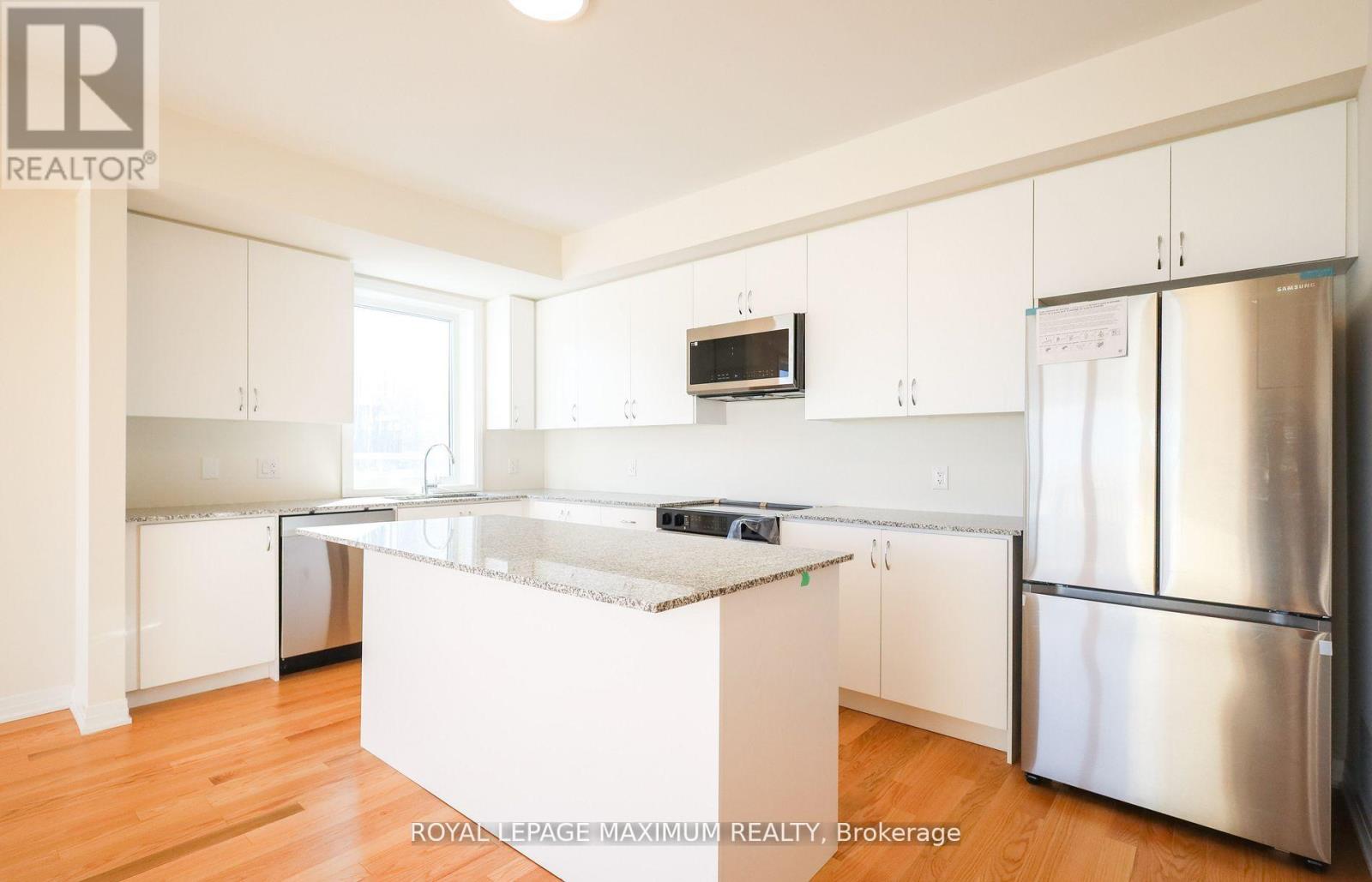 Photo 8 of 1 11 Baynes Way N, Bradford West Gwillimbury ON
