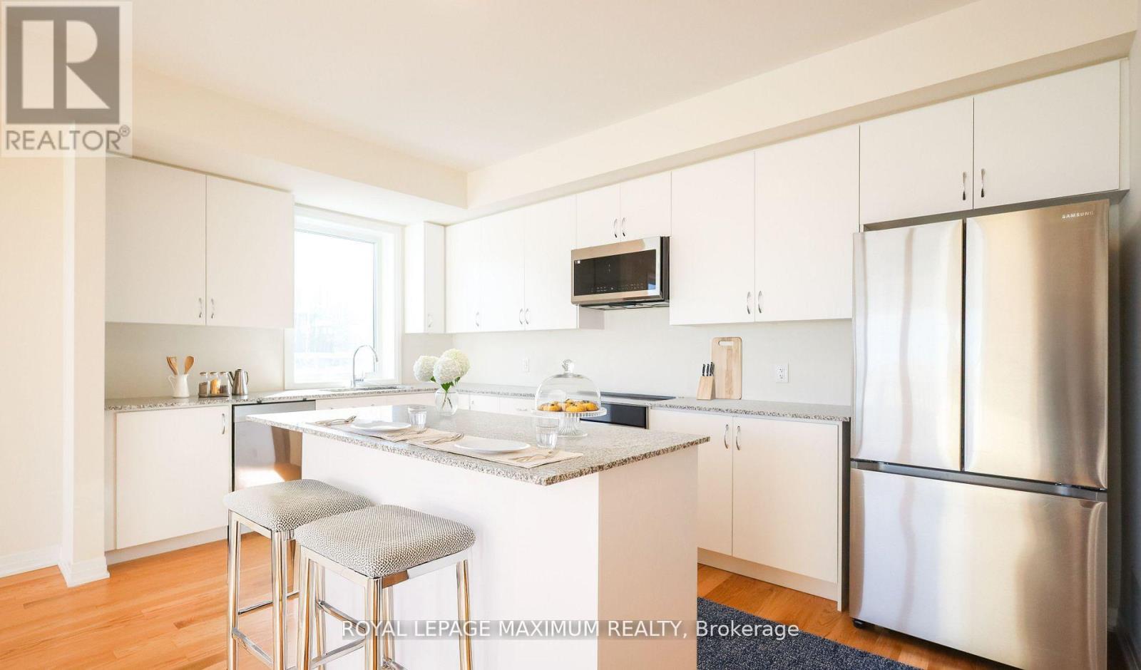 Photo 9 of 1 11 Baynes Way N, Bradford West Gwillimbury ON