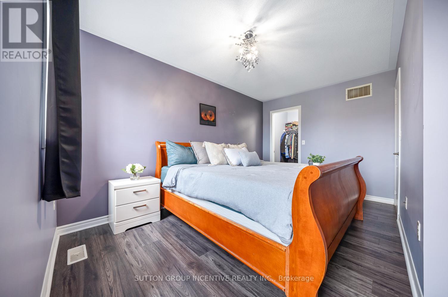 Photo 18 of 105 Collier Crescent, Essa ON
