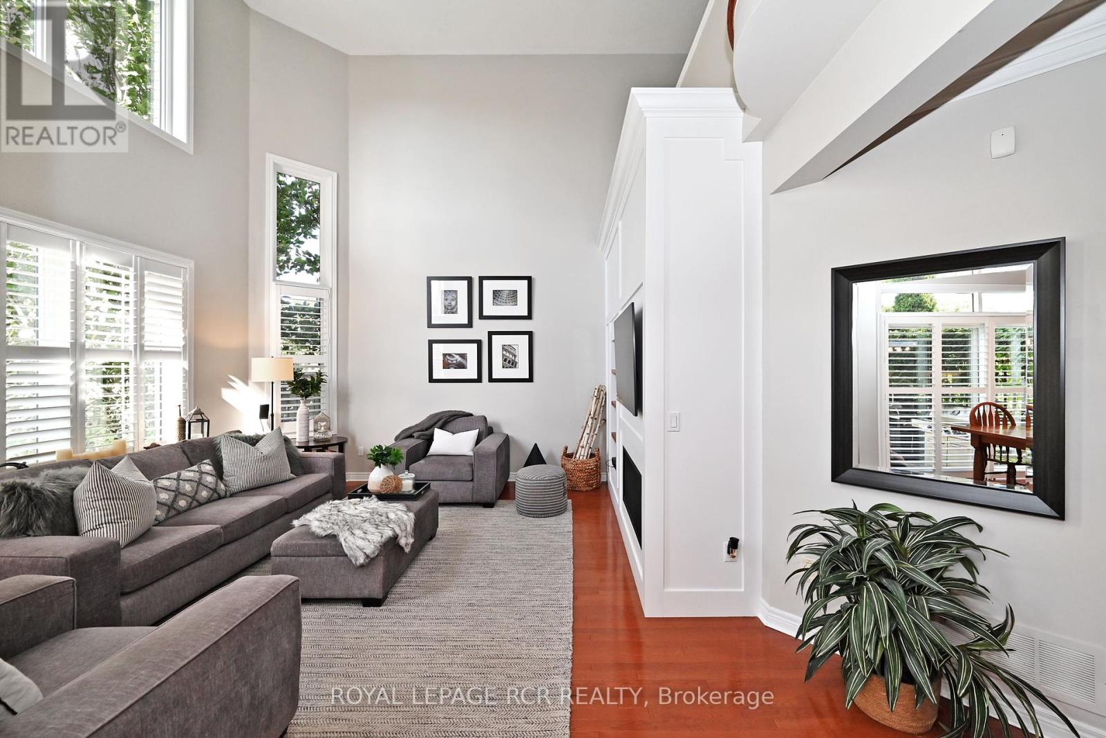 Photo 11 of 142 Regatta Avenue, Richmond Hill ON