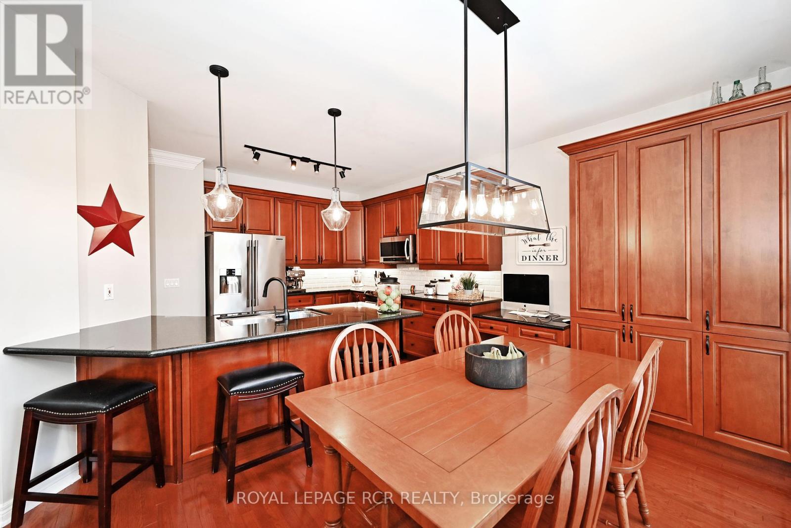 Photo 12 of 142 Regatta Avenue, Richmond Hill ON