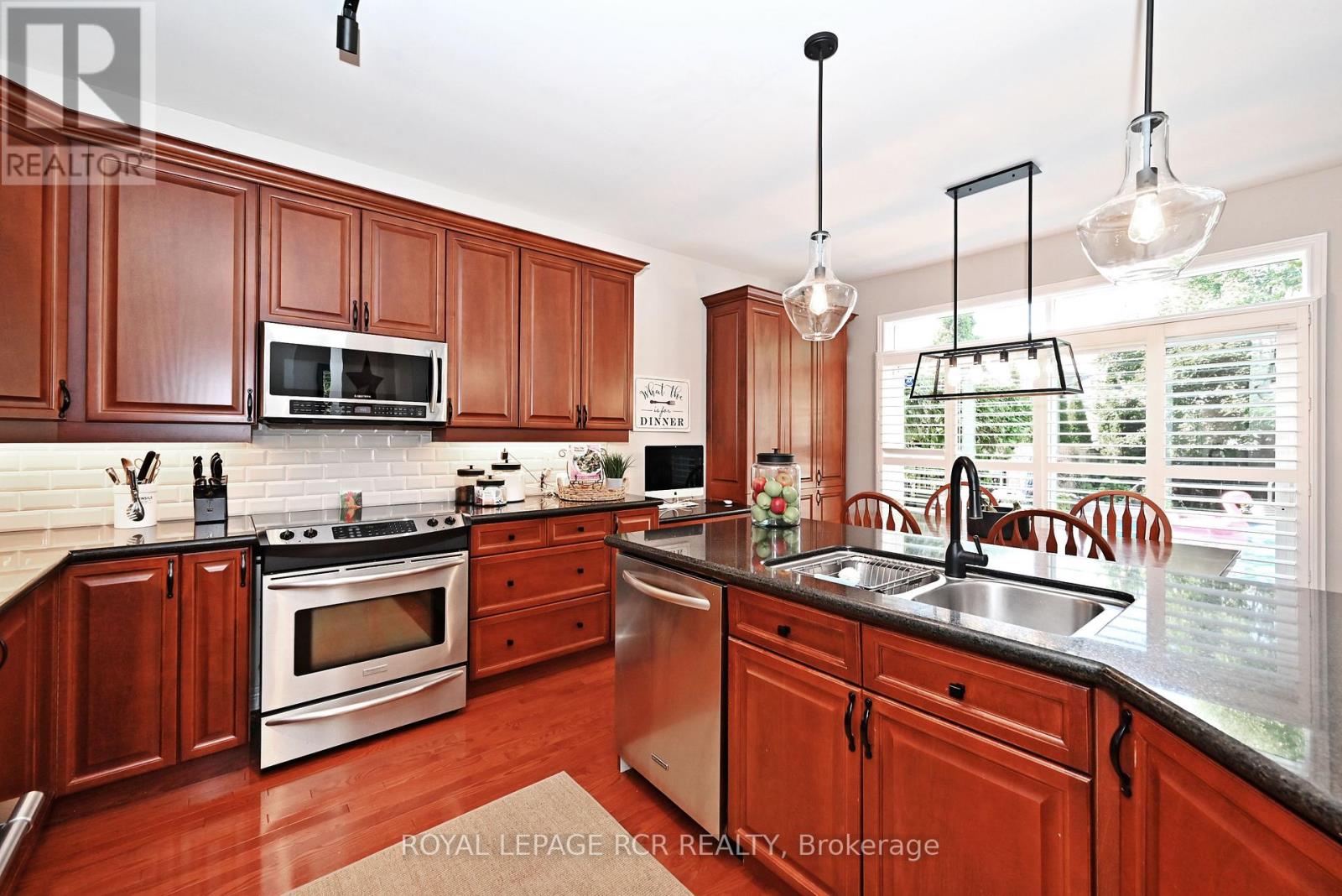 Photo 13 of 142 Regatta Avenue, Richmond Hill ON